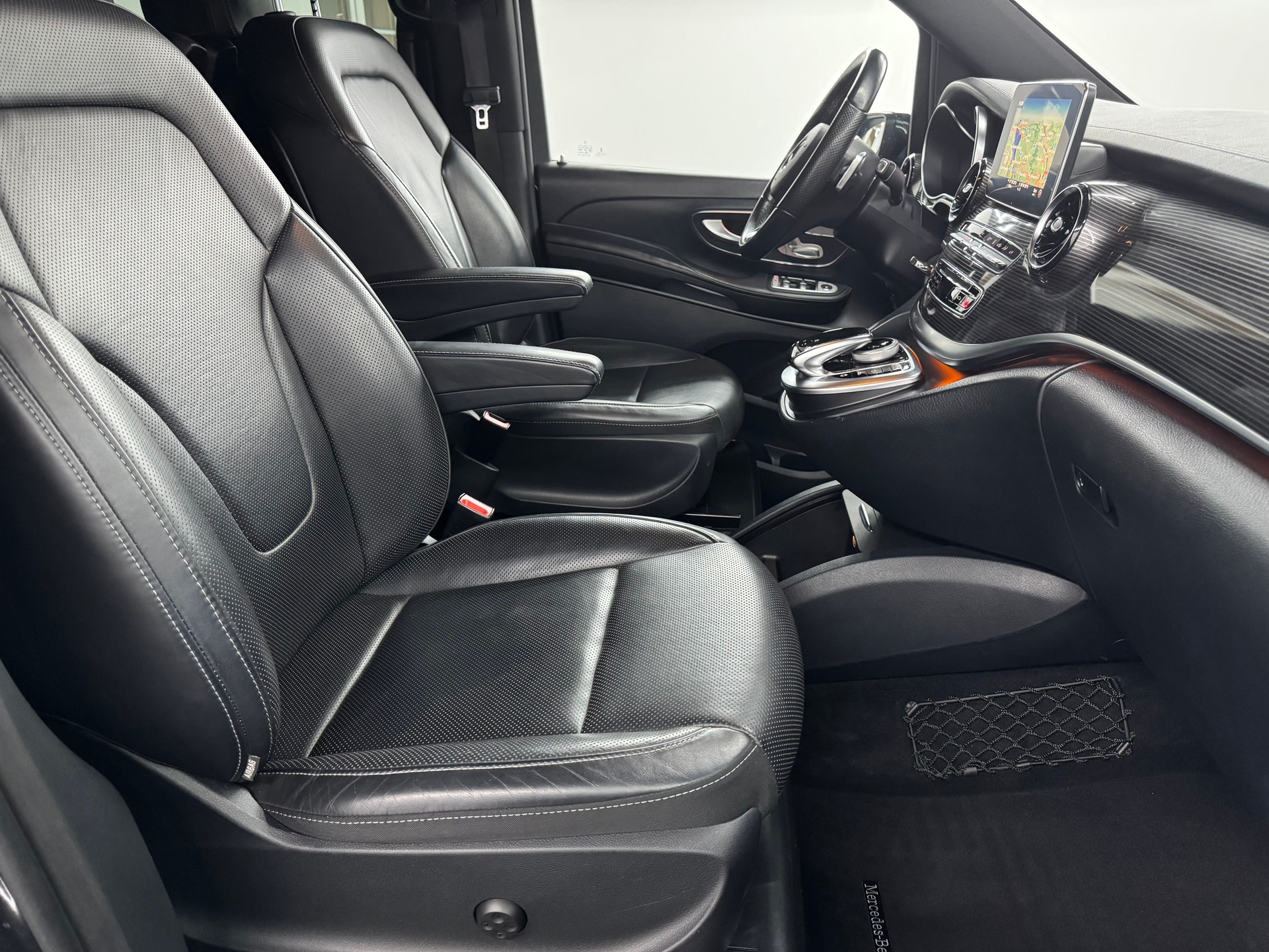 MERCEDES-BENZ V 300 d extralang Avantgarde 4Matic 9G-Tronic-image-11