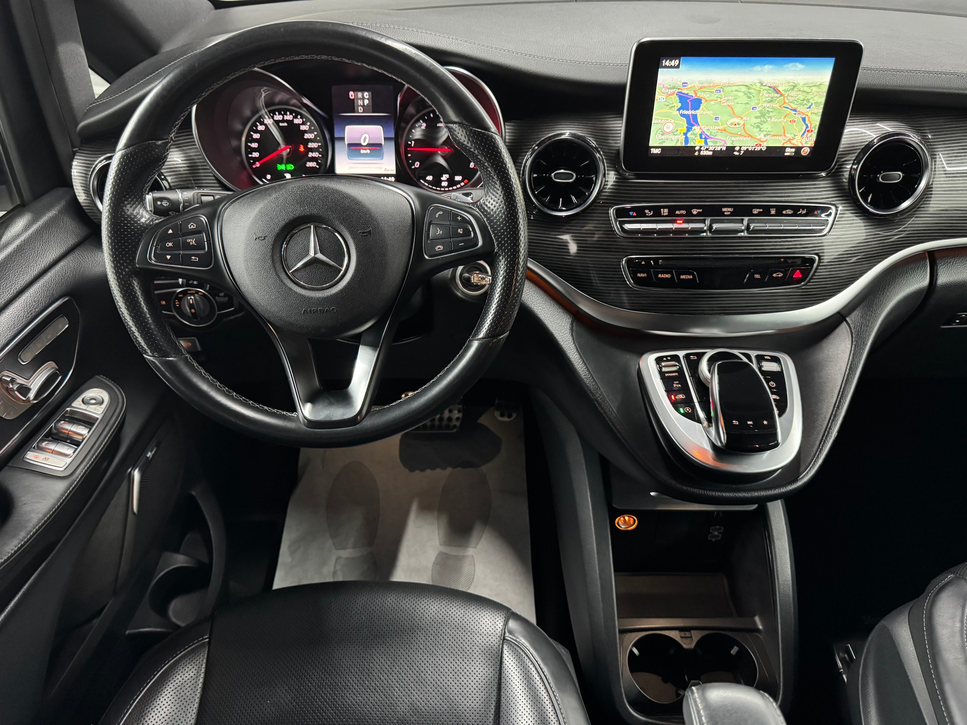 MERCEDES-BENZ V 300 d extralang Avantgarde 4Matic 9G-Tronic-image-15