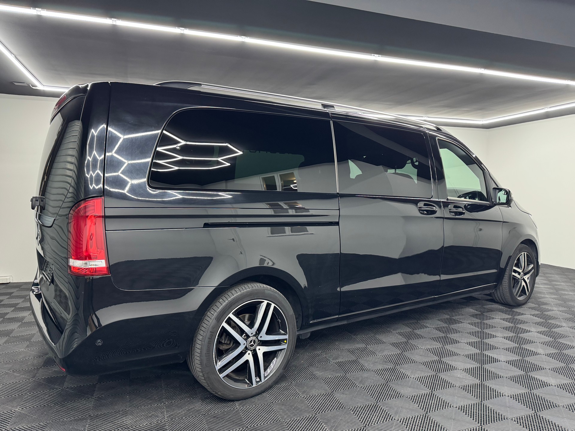 MERCEDES-BENZ V 300 d extralang Avantgarde 4Matic 9G-Tronic-image-6