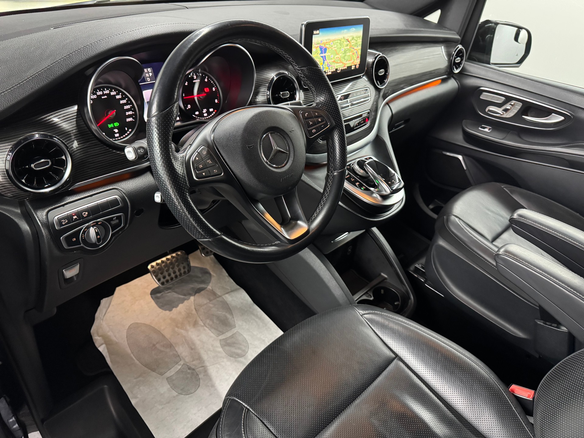 MERCEDES-BENZ V 300 d extralang Avantgarde 4Matic 9G-Tronic-image-13