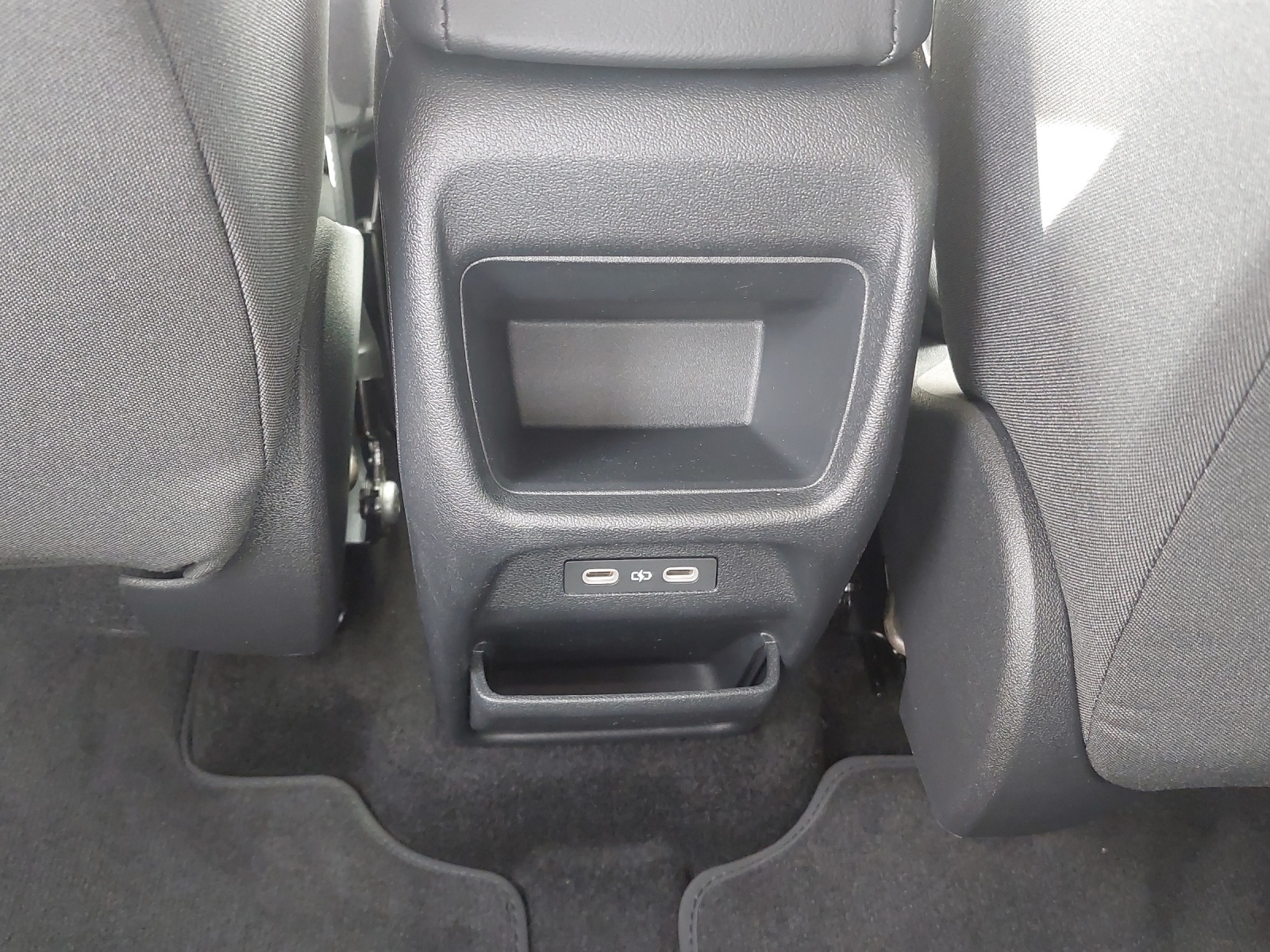 VW ID.Polo 52 kWh Life Edition One-image-10