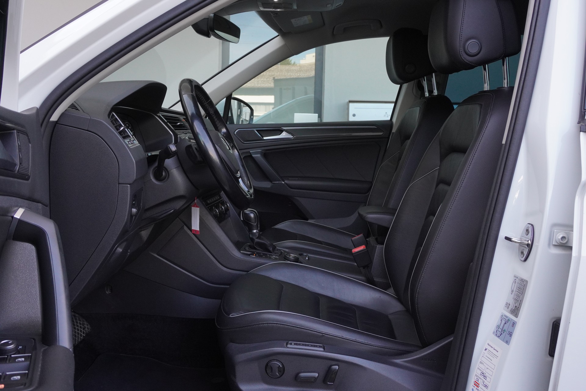 VW Tiguan 2.0 TDI SCR Highline 4Motion DSG-image-9