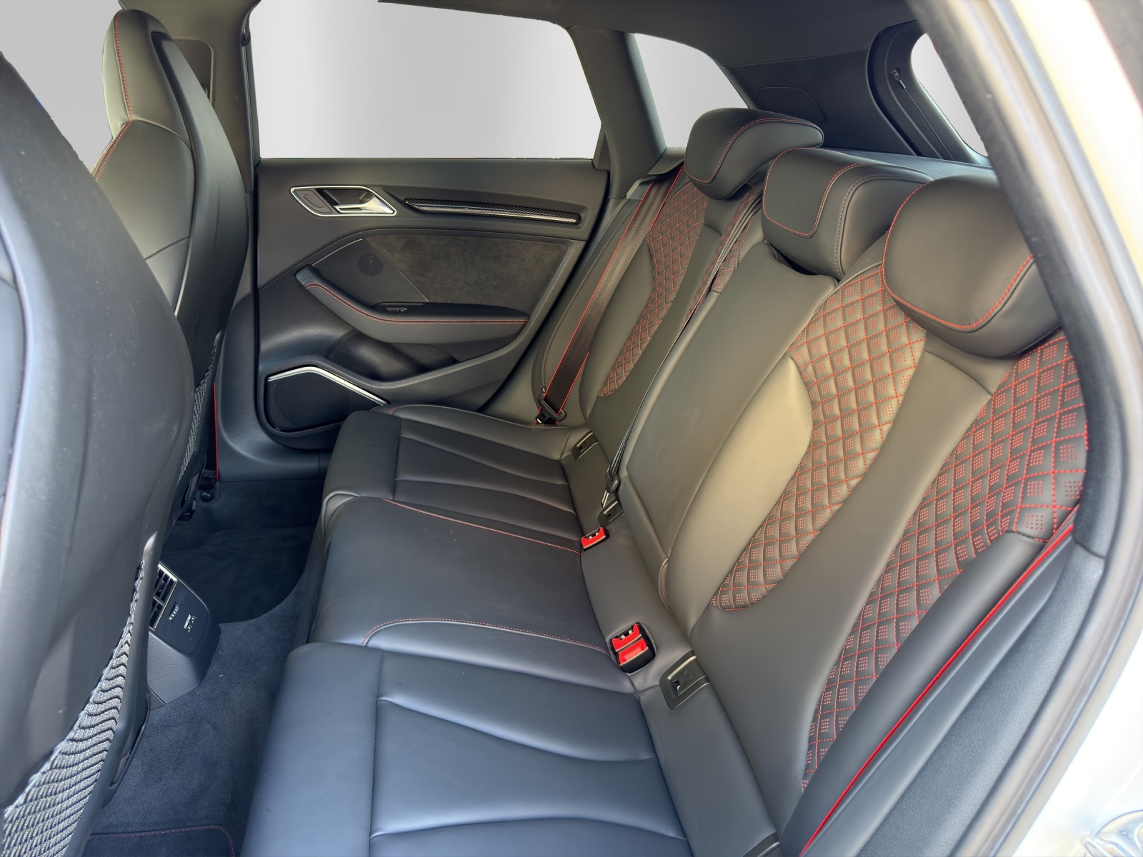 AUDI RS3 Sportback 2.5 TSI quattro S-tronic-image-10