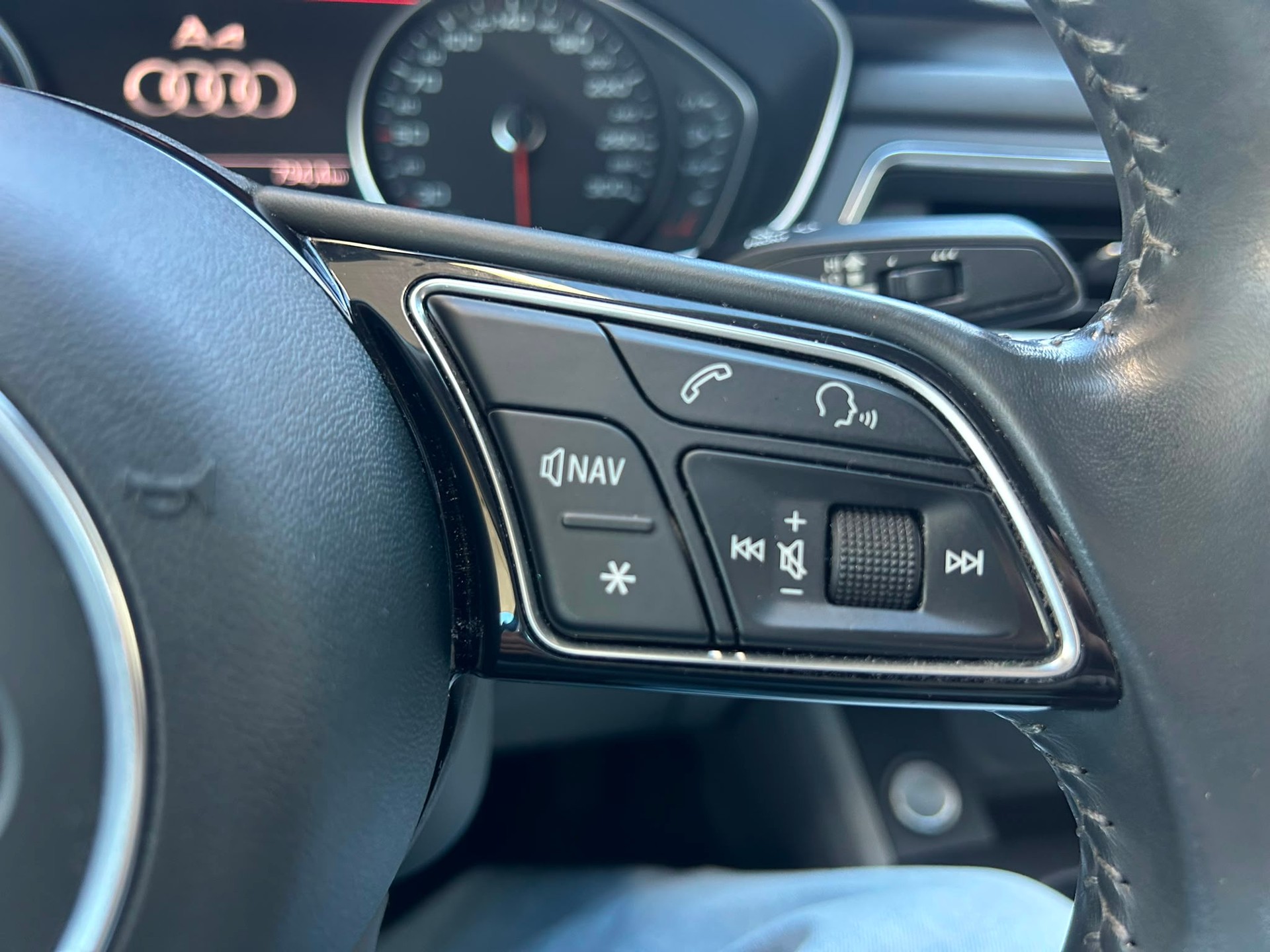 AUDI A4 Limousine 3.0 TDI Design S-tronic-image-10