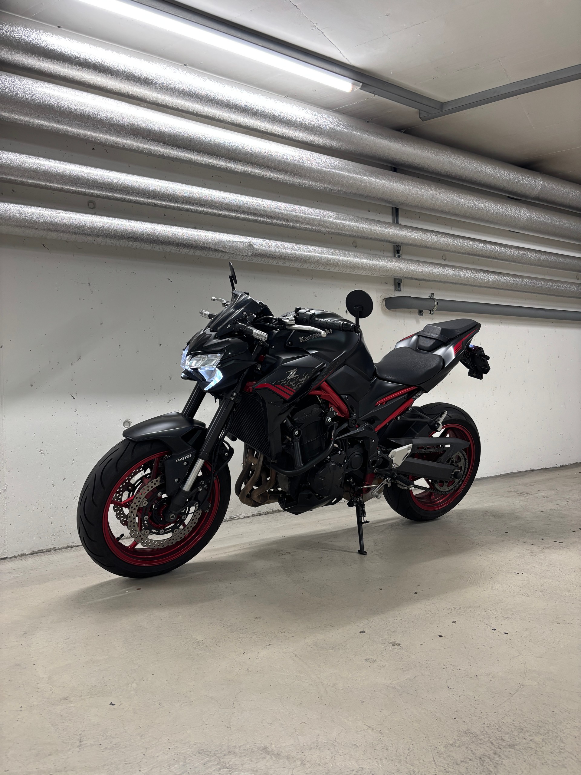 KAWASAKI Z 900-image-1
