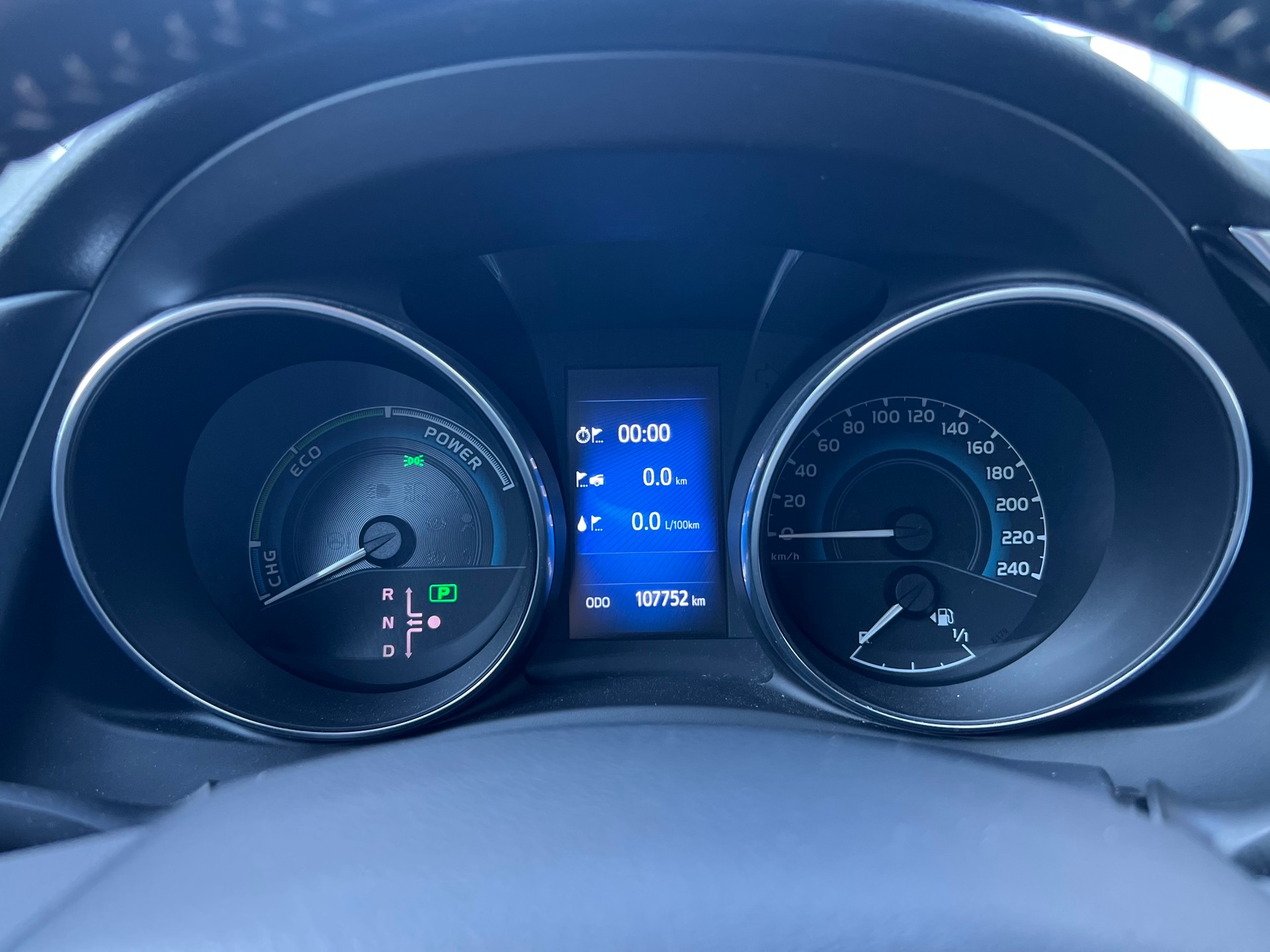 TOYOTA Auris 1.8 HSD Trend e-CVT-image-13