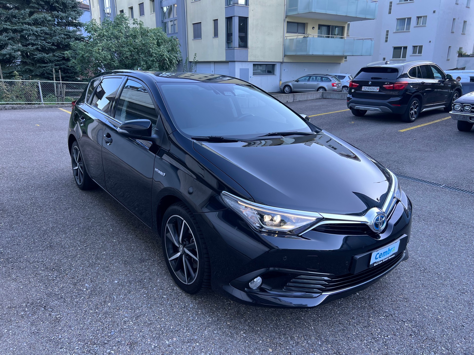 TOYOTA Auris 1.8 HSD Trend e-CVT-showroom-element-2