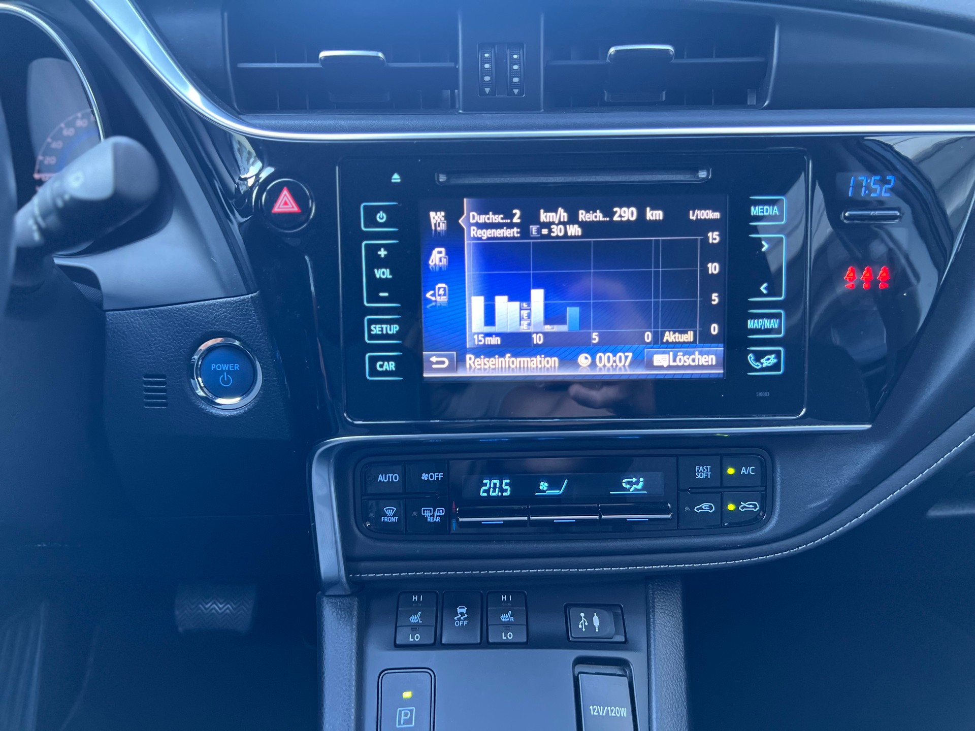 TOYOTA Auris 1.8 HSD Trend e-CVT-image-18
