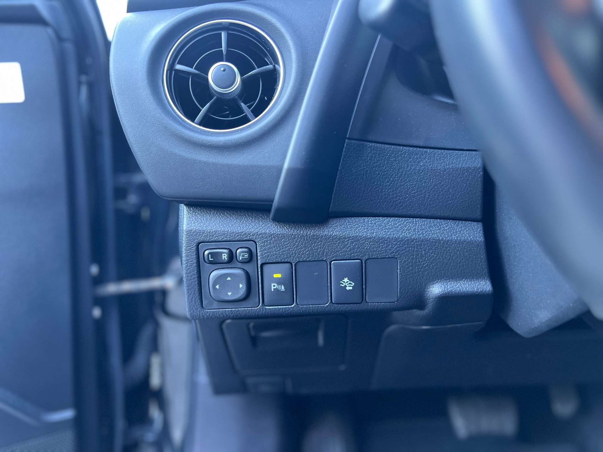 TOYOTA Auris 1.8 HSD Trend e-CVT-image-22