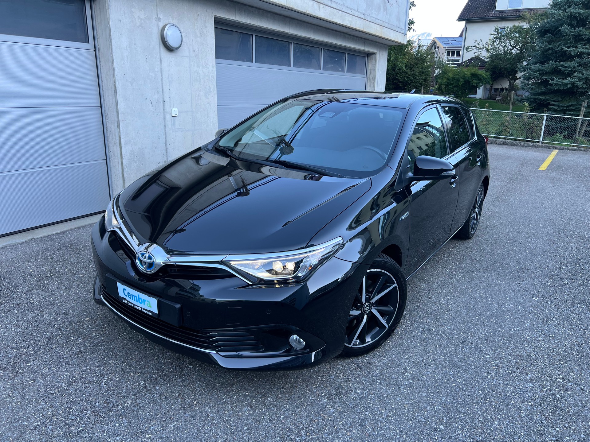 TOYOTA Auris 1.8 HSD Trend e-CVT