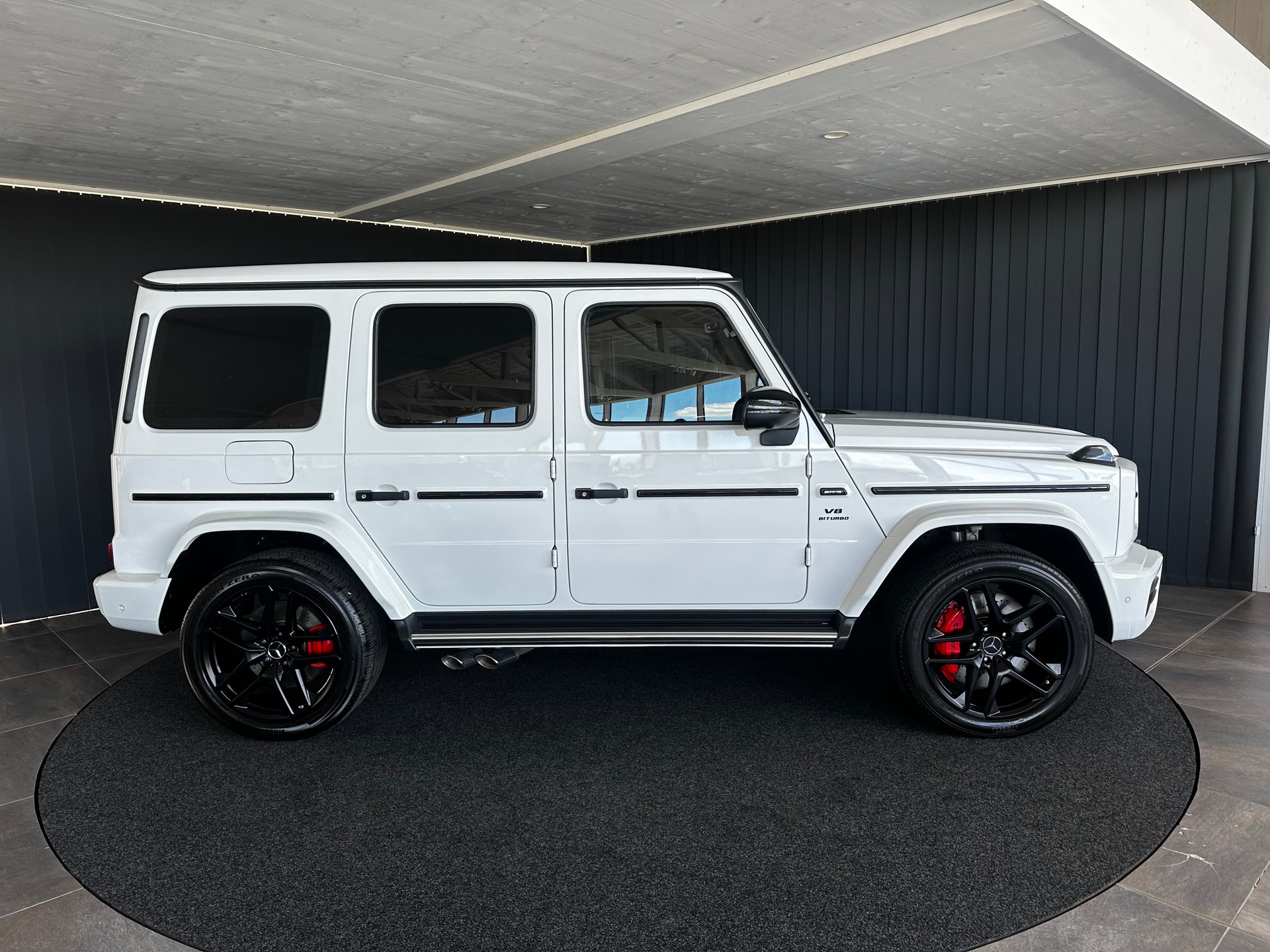 MERCEDES-BENZ G 63 AMG-showroom-element-2