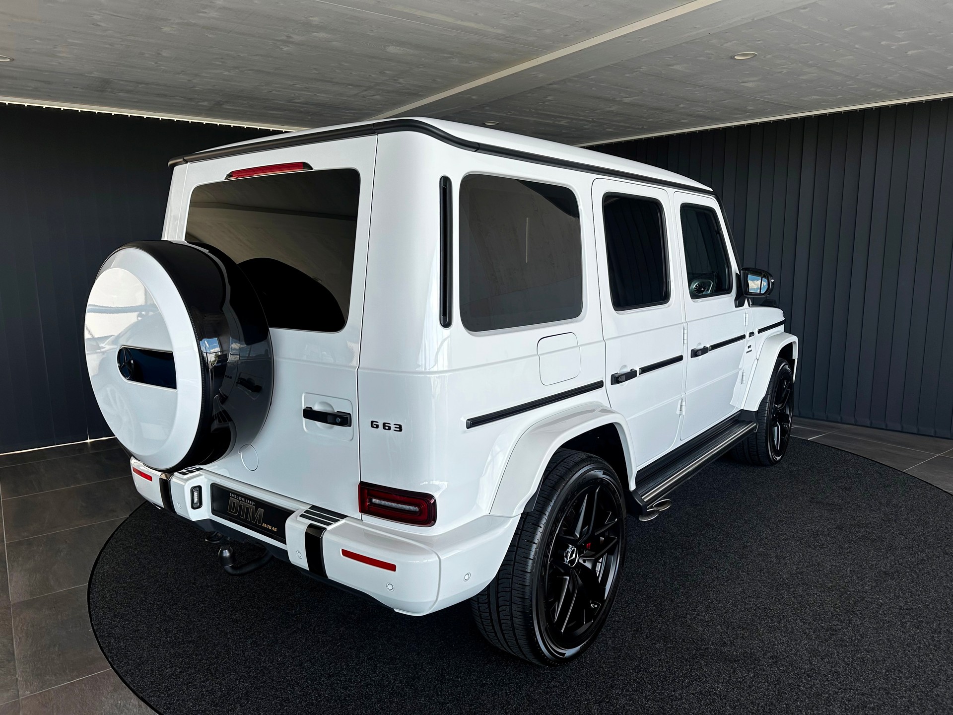 MERCEDES-BENZ G 63 AMG-showroom-element-3