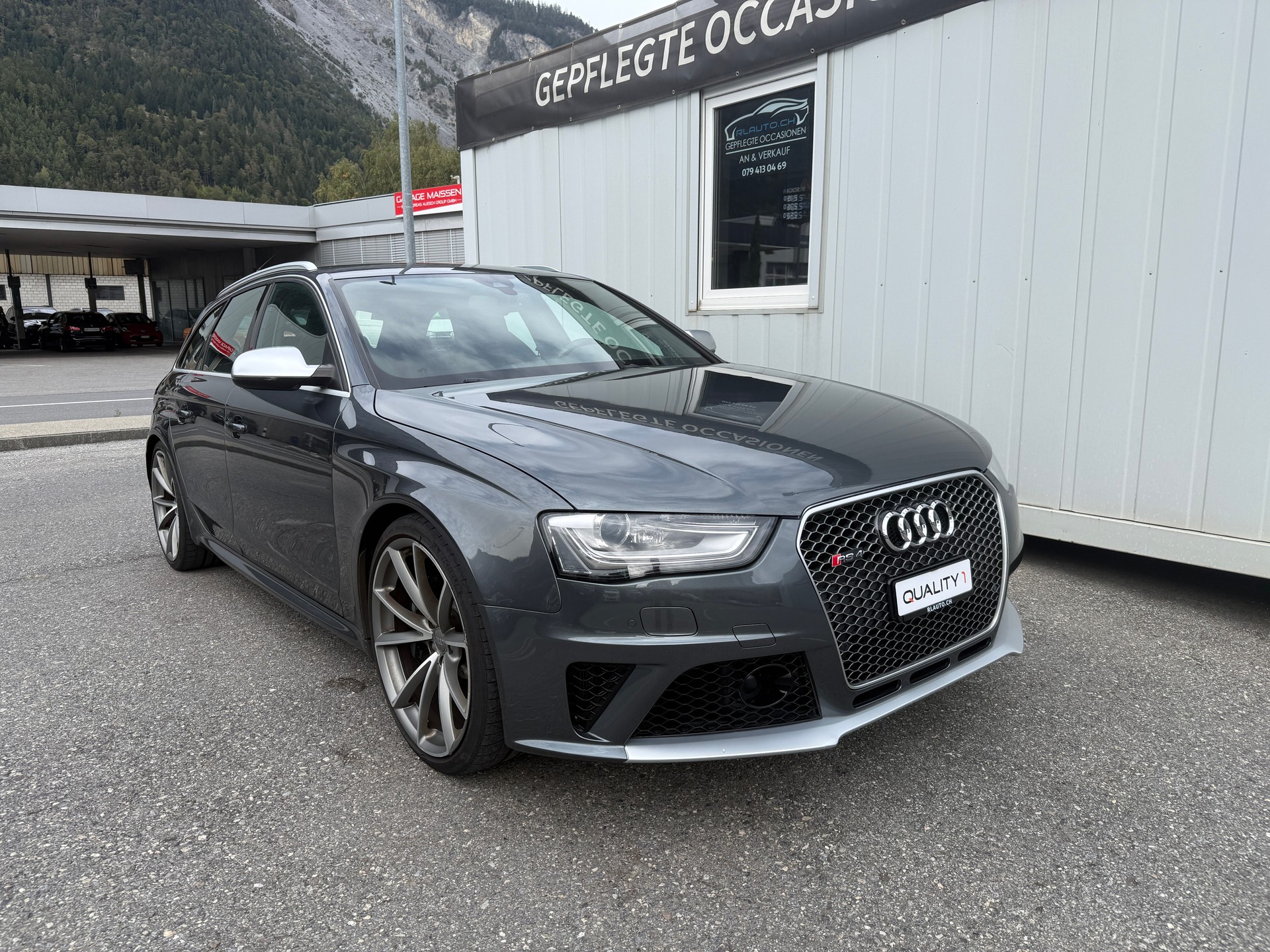 AUDI RS4 Avant 4.2 FSI V8 quattro S-tronic-showroom-element-1
