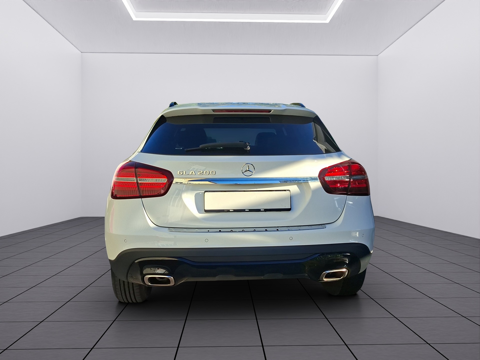 MERCEDES-BENZ GLA 200 Style 7G-DCT-showroom-element-2