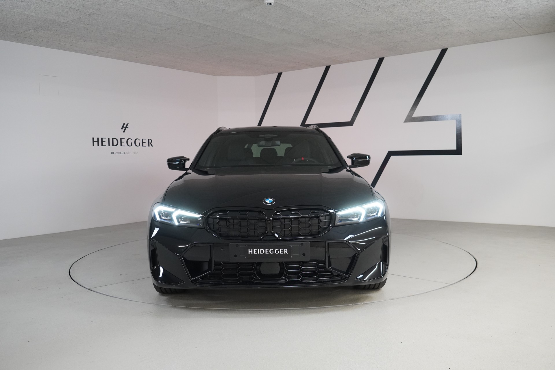 BMW M340i xDrive 48V Touring Steptronic M Sport Pro-showroom-element-1