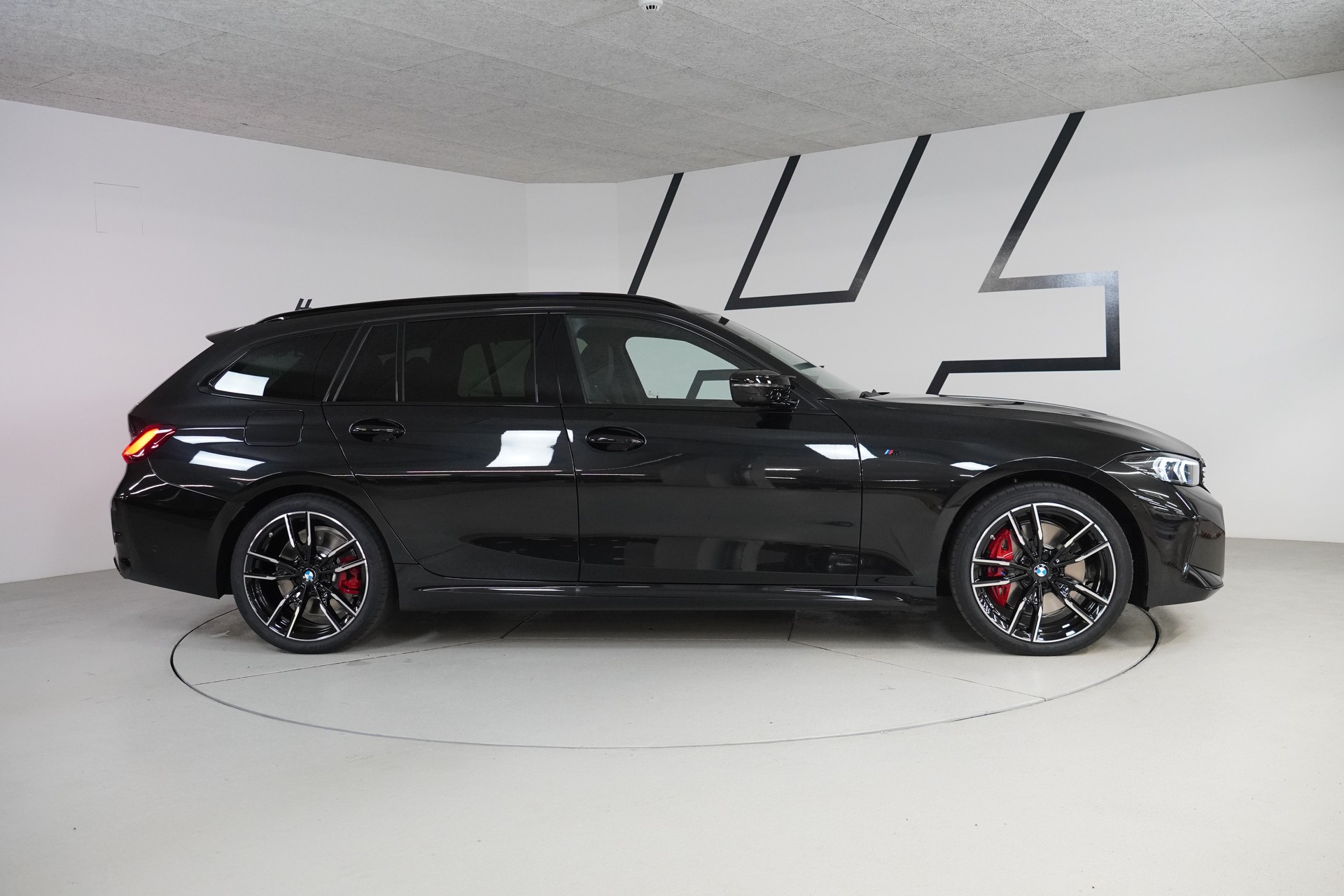 BMW M340i xDrive 48V Touring Steptronic M Sport Pro-showroom-element-3