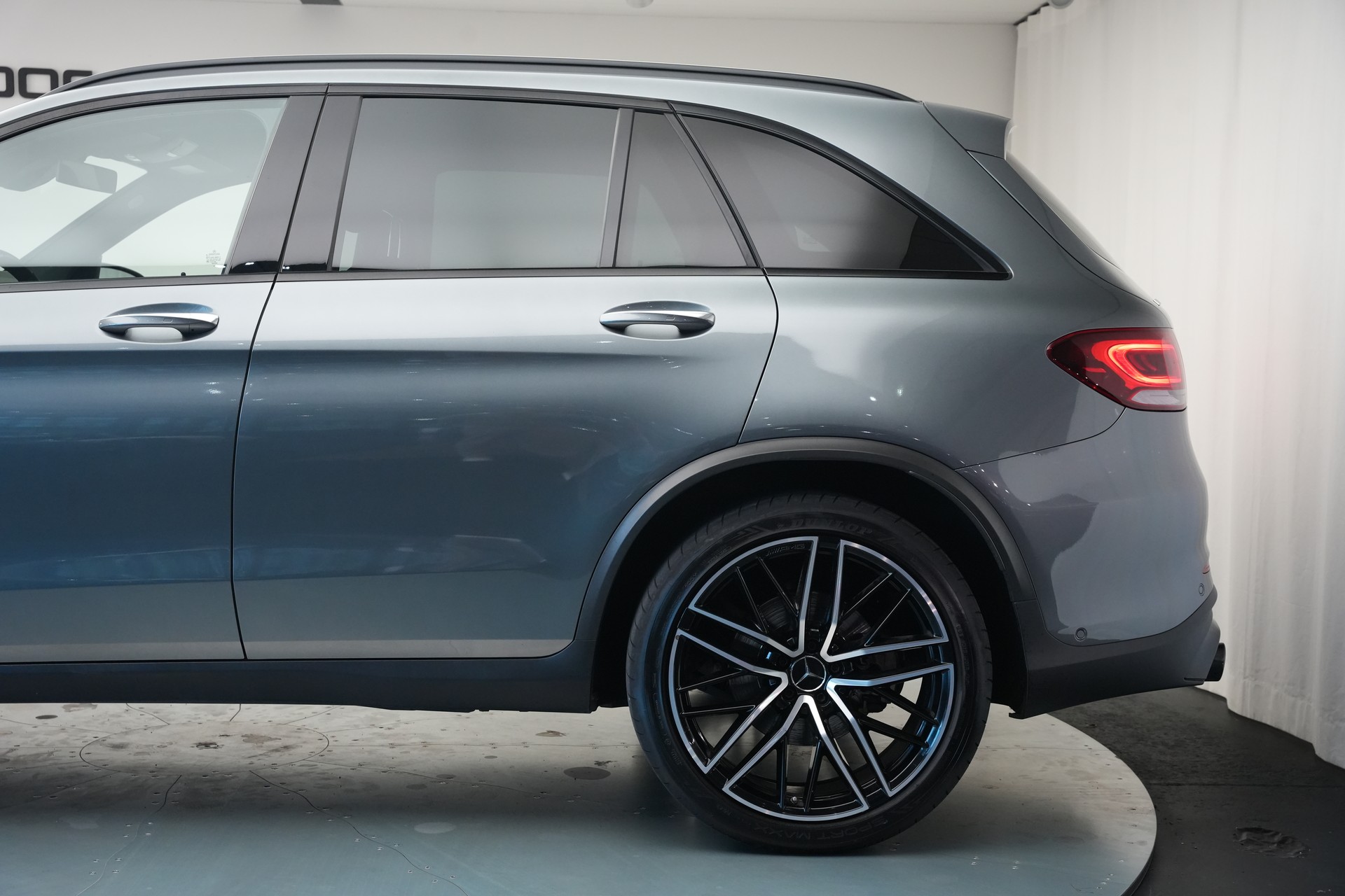 MERCEDES-BENZ GLC 43 AMG 4Matic 9G-Tronic *CH-Fahrzeug* *Pano* *Burmester*-image-43