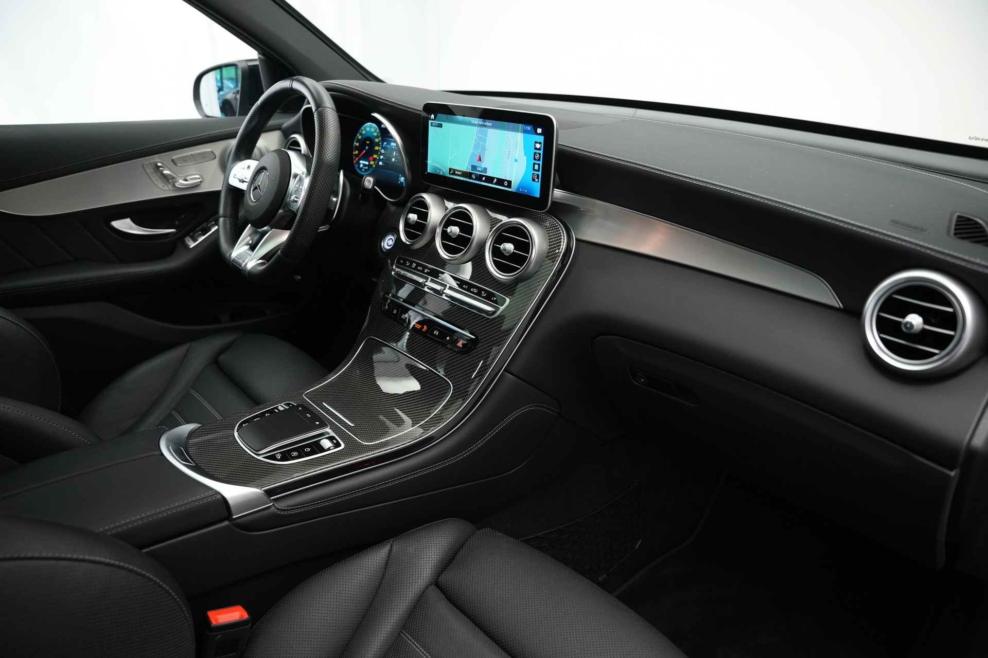 MERCEDES-BENZ GLC 43 AMG 4Matic 9G-Tronic *CH-Fahrzeug* *Pano* *Burmester*-image-11