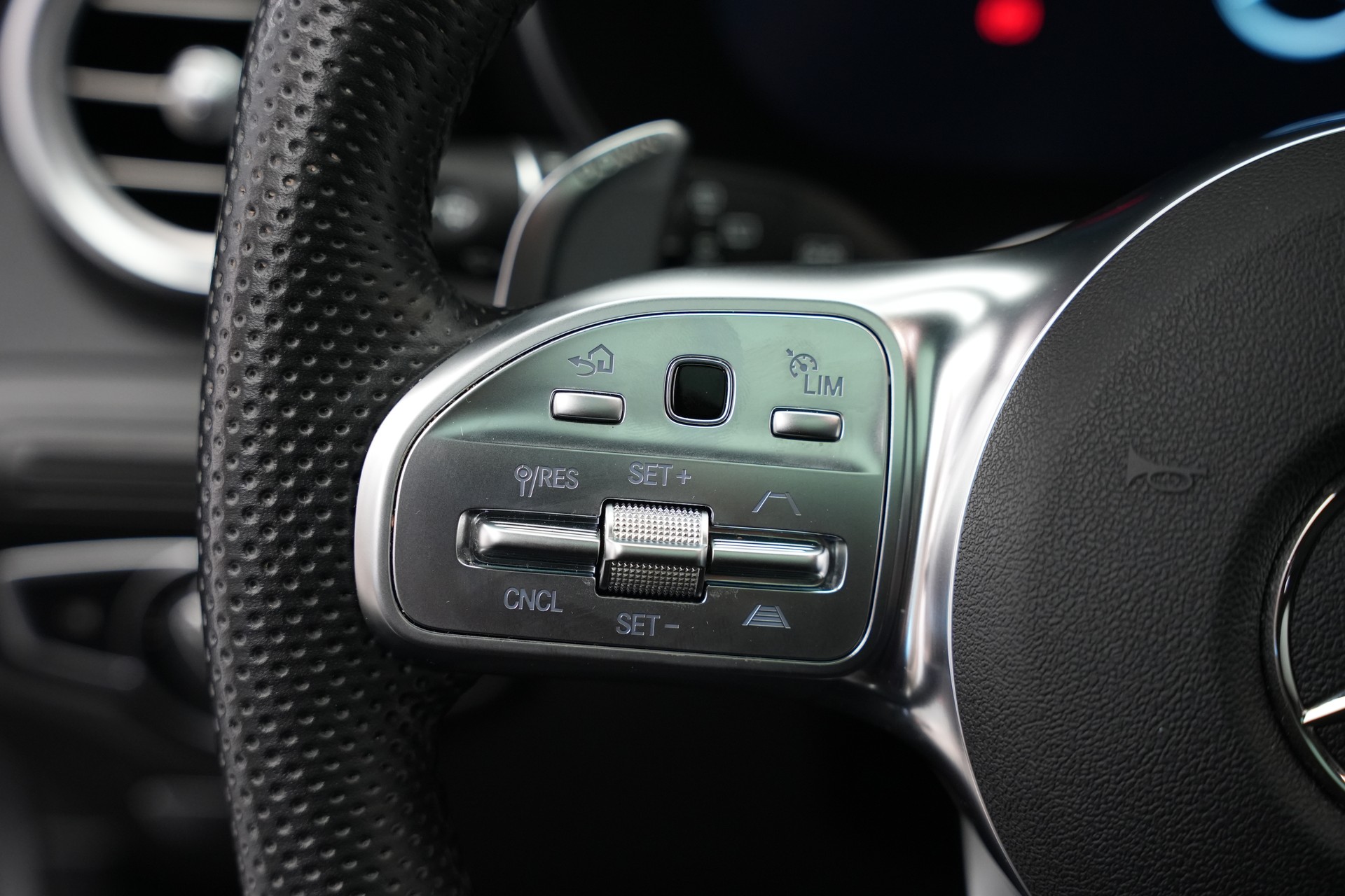 MERCEDES-BENZ GLC 43 AMG 4Matic 9G-Tronic *CH-Fahrzeug* *Pano* *Burmester*-image-22
