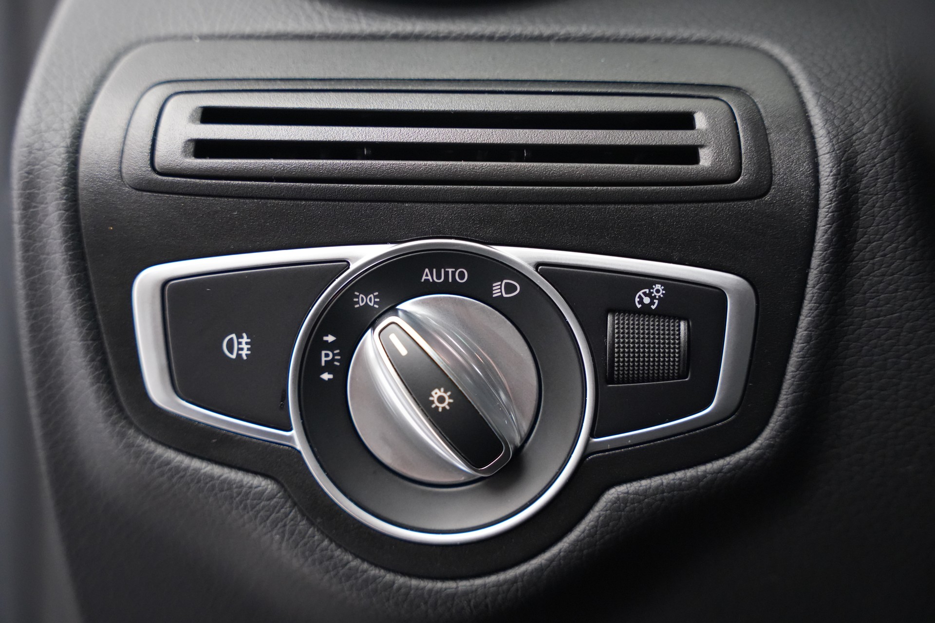 MERCEDES-BENZ GLC 43 AMG 4Matic 9G-Tronic *CH-Fahrzeug* *Pano* *Burmester*-image-20