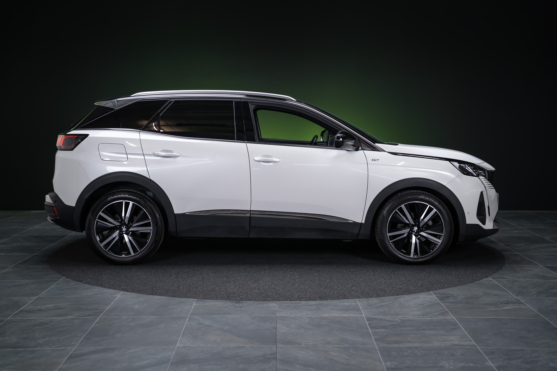 PEUGEOT 3008 1.6 PureTech GT Pack / CH-Fahrzeug / Panorama-Schiebedach / 360°Kamera-showroom-element-3