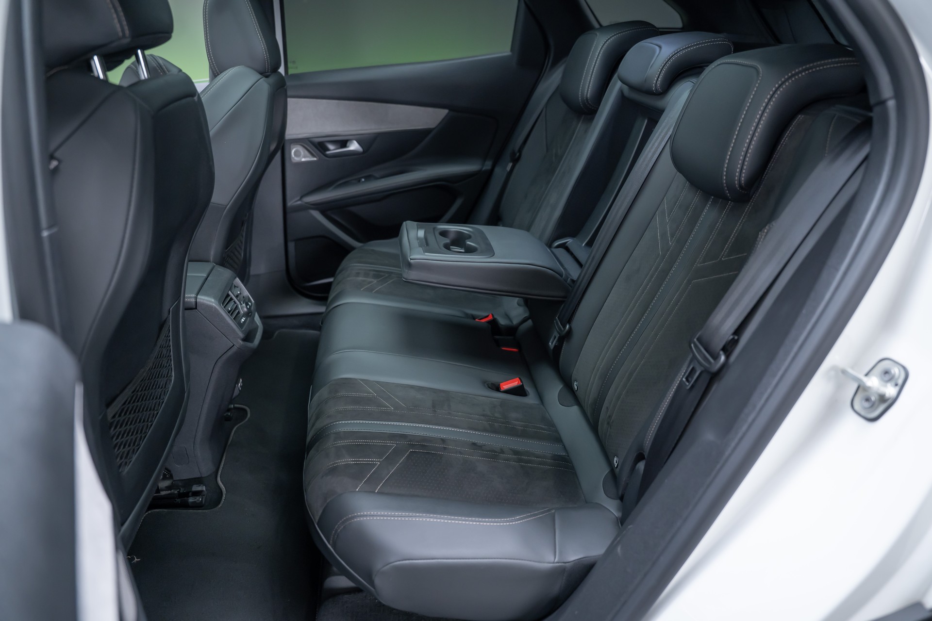 PEUGEOT 3008 1.6 PureTech GT Pack / CH-Fahrzeug / Panorama-Schiebedach / 360°Kamera-image-19