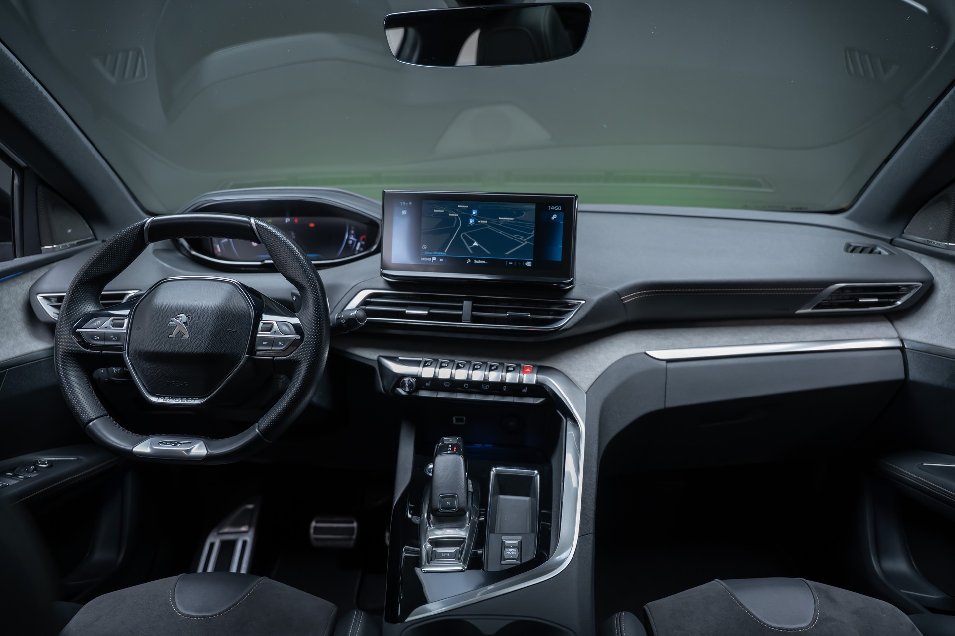 PEUGEOT 3008 1.6 PureTech GT Pack / CH-Fahrzeug / Panorama-Schiebedach / 360°Kamera-image-24