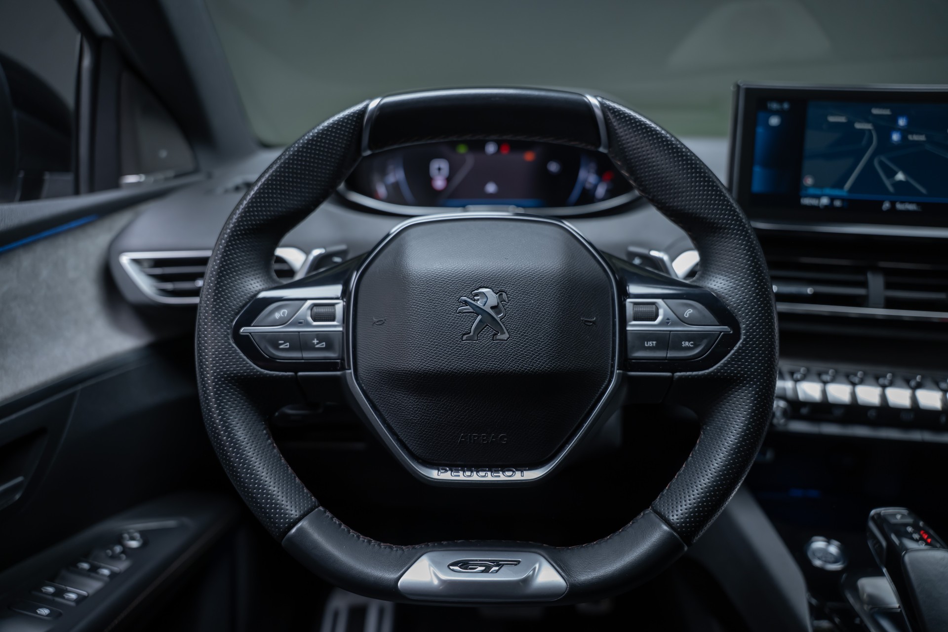 PEUGEOT 3008 1.6 PureTech GT Pack / CH-Fahrzeug / Panorama-Schiebedach / 360°Kamera-image-25