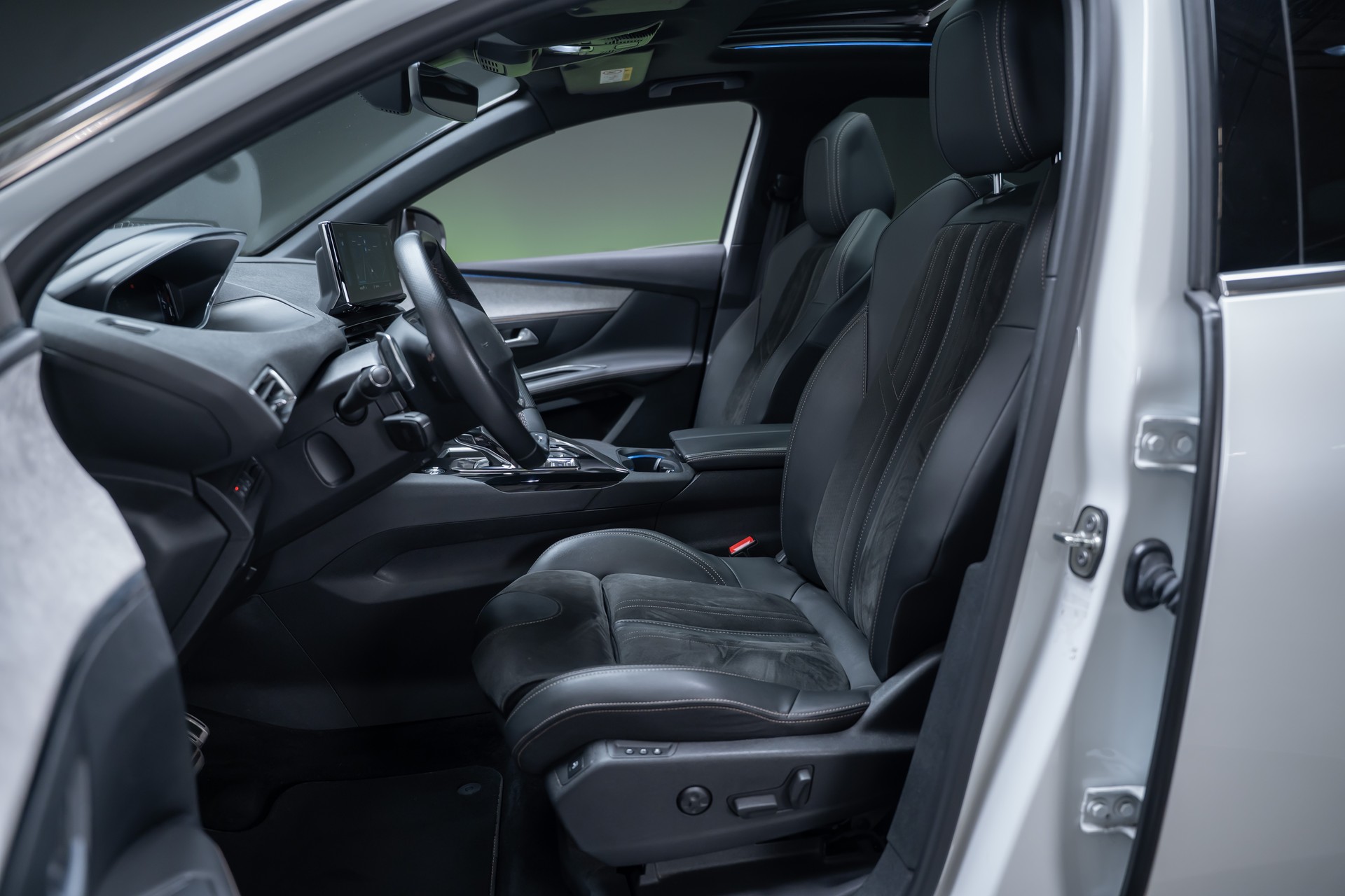 PEUGEOT 3008 1.6 PureTech GT Pack / CH-Fahrzeug / Panorama-Schiebedach / 360°Kamera-image-10