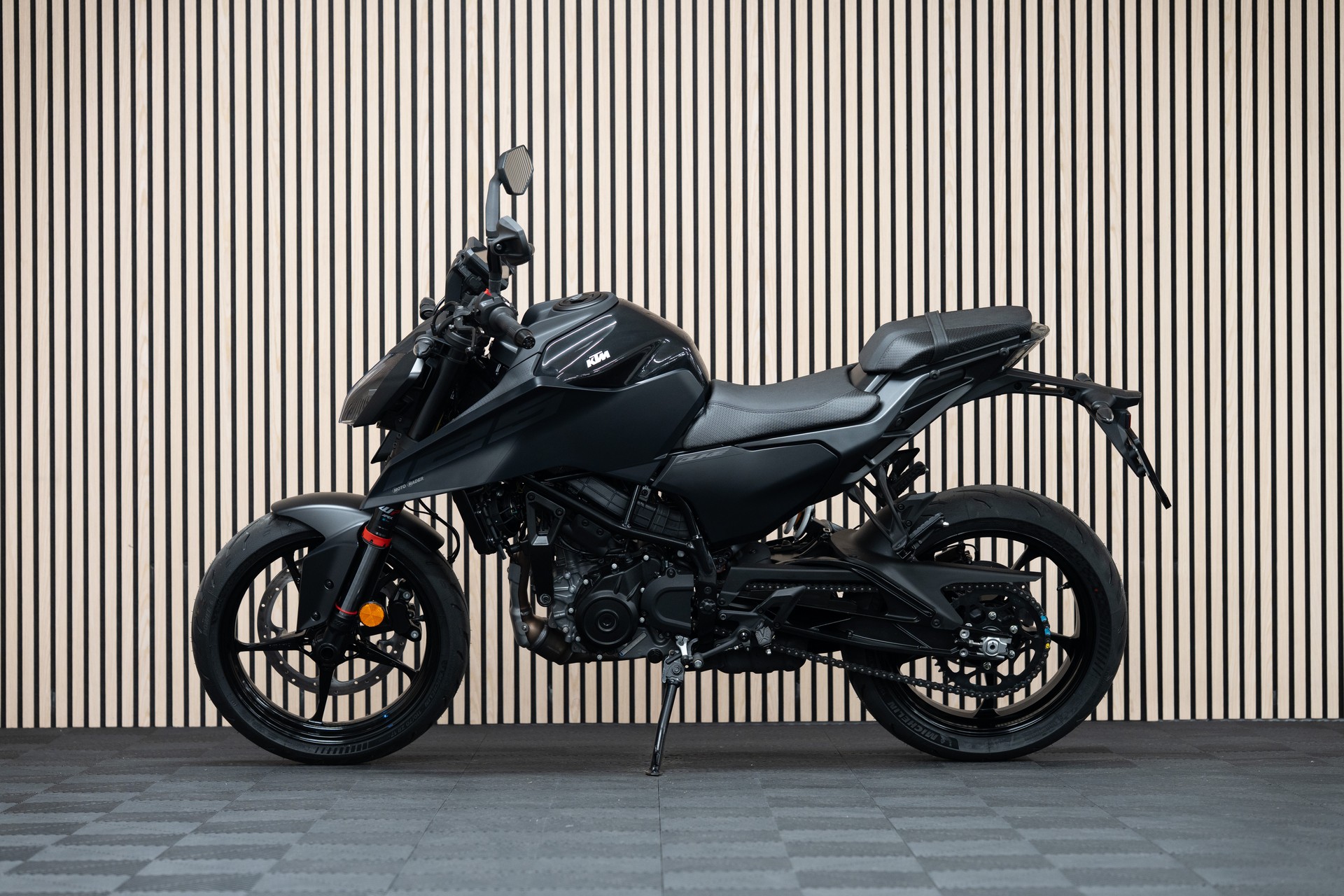 KTM 125 Duke mit Fahrwerkstieferlegung - Sitzhöhe nur 775mm!-image-1