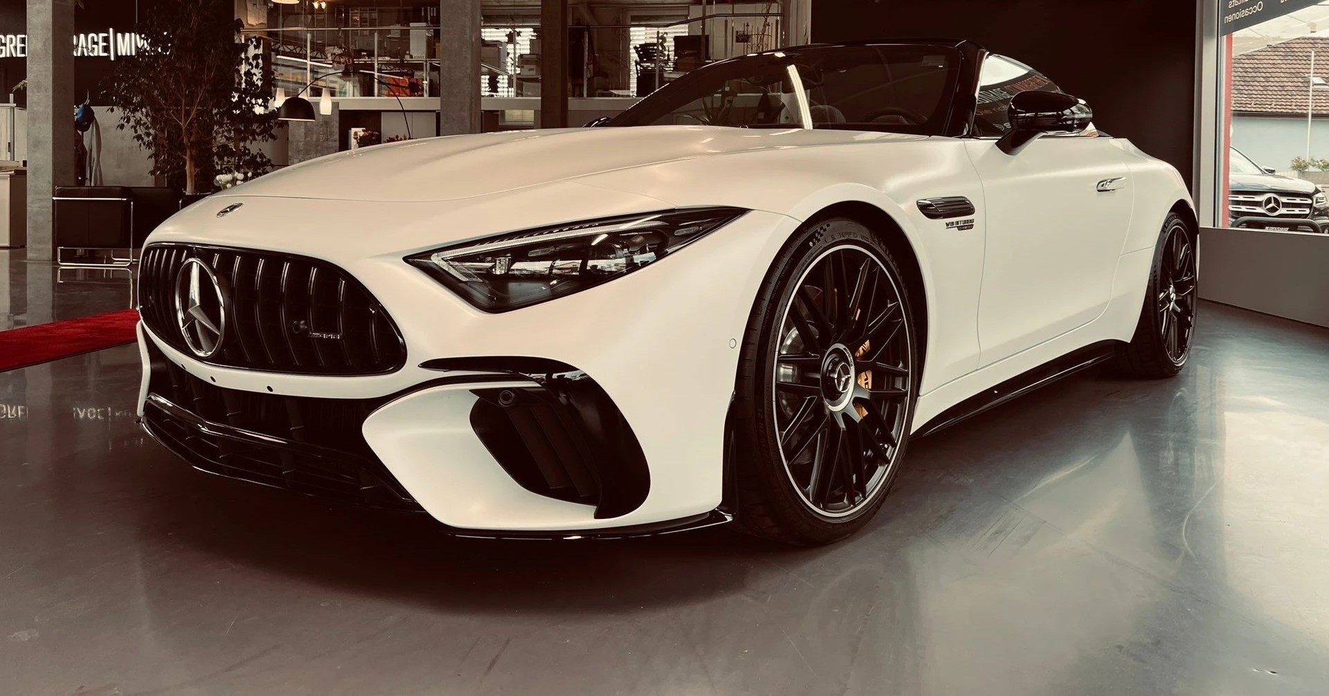 MERCEDES-BENZ AMG SL 63 4M Speedshift MCT-showroom-element-1