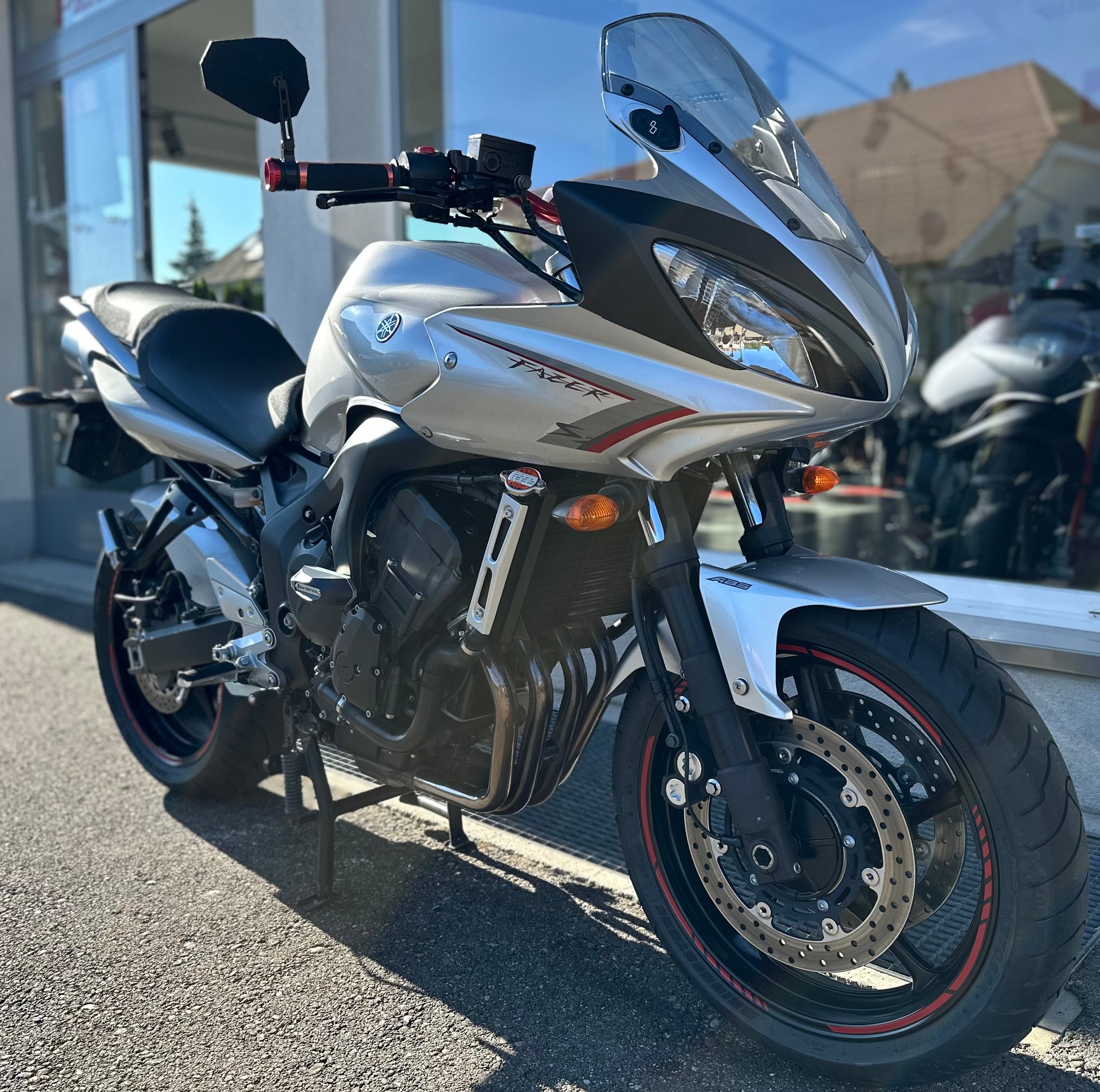 YAMAHA FZ6 S-image-2