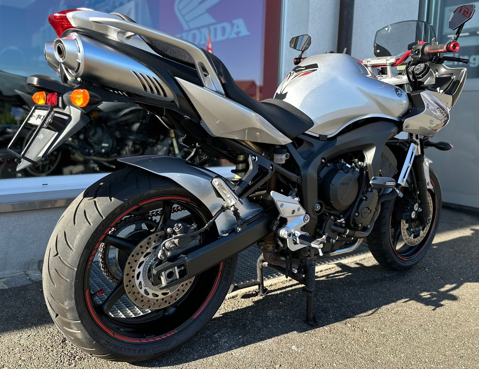 YAMAHA FZ6 S-image-3