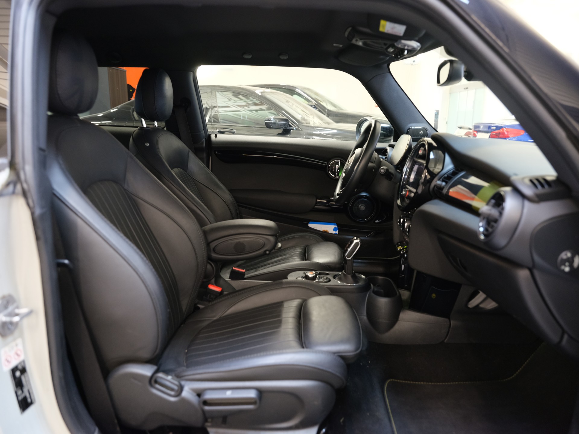 MINI Mini Cooper SE-image-10