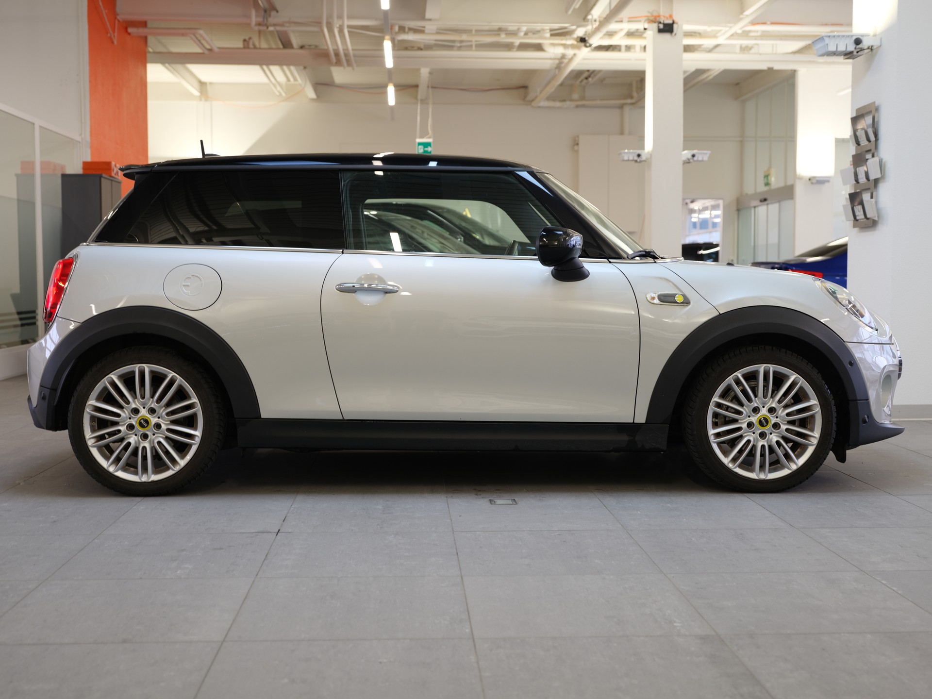 MINI Mini Cooper SE-image-6