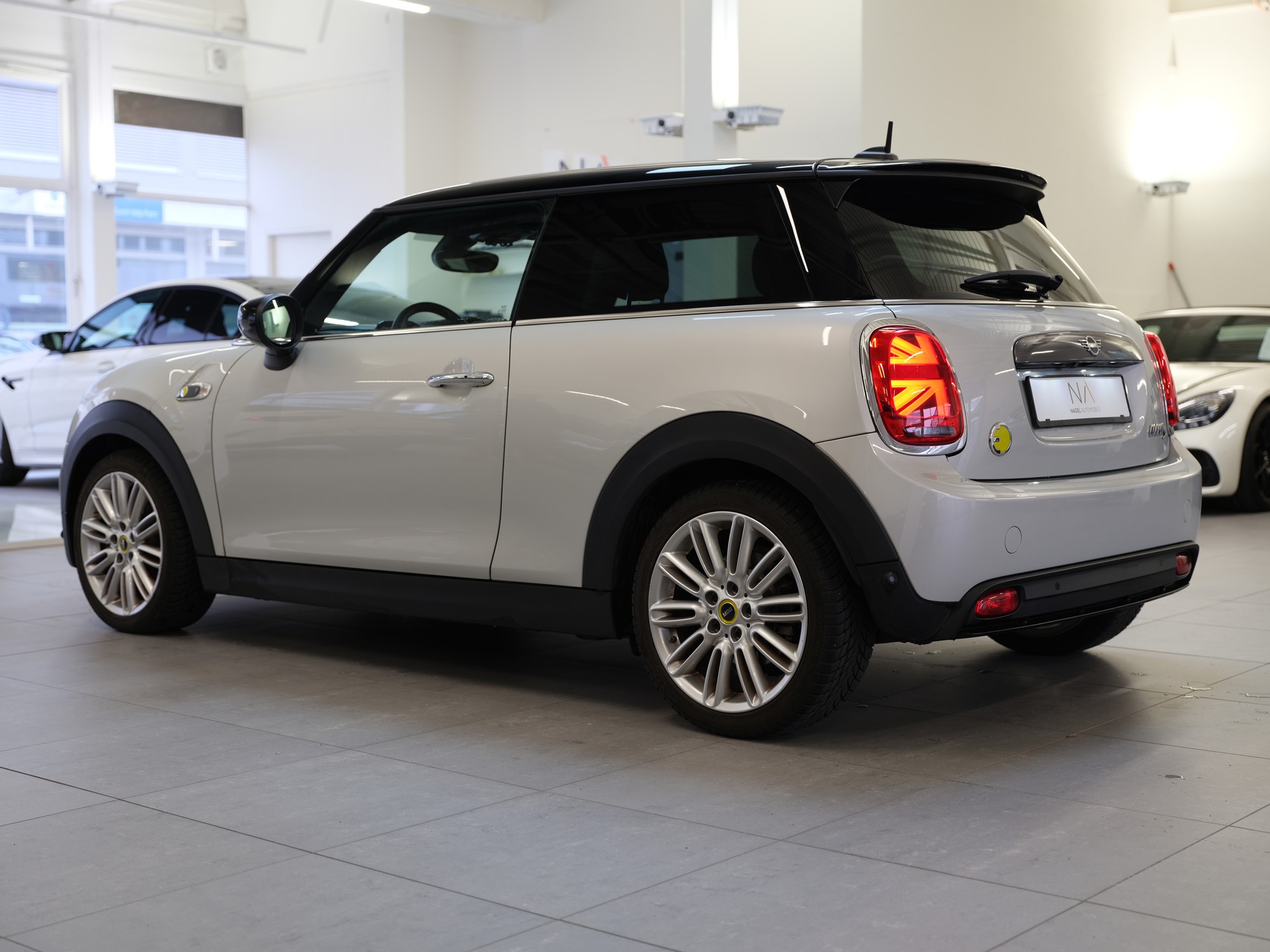 MINI Mini Cooper SE-showroom-element-3