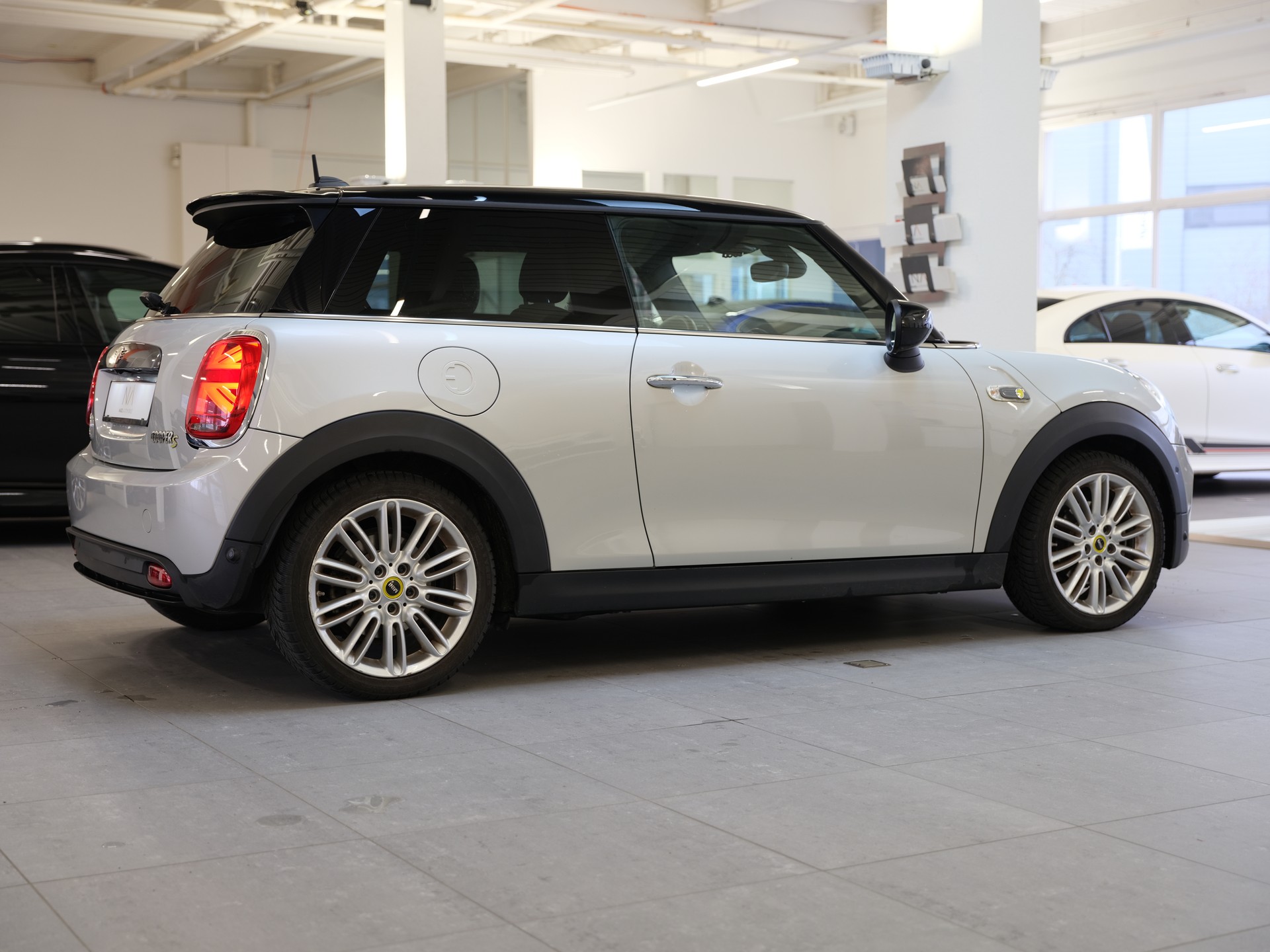 MINI Mini Cooper SE-image-5