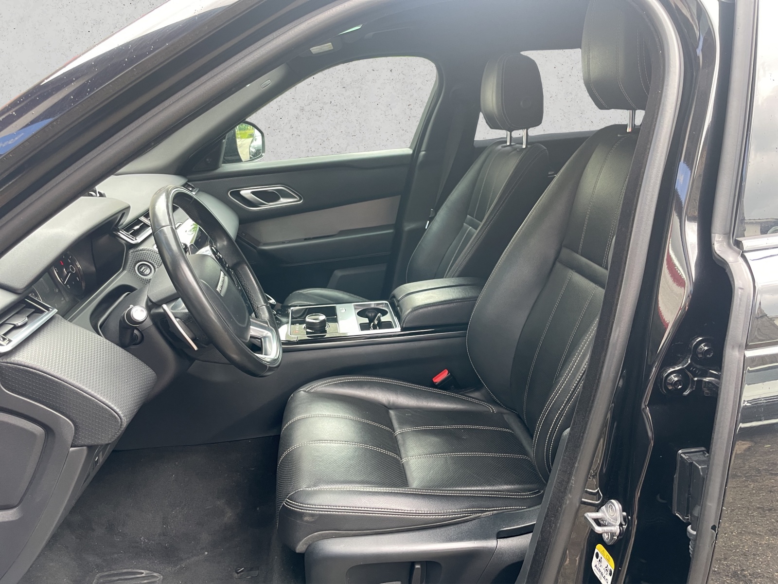 LAND ROVER Range Rover Velar 2.0 T R-Dynamic S-image-8