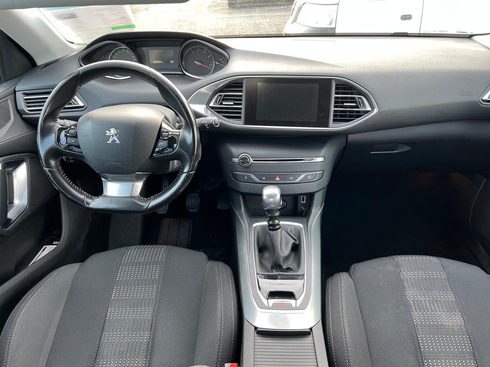 PEUGEOT 308 1.2 THP Allure-image-10