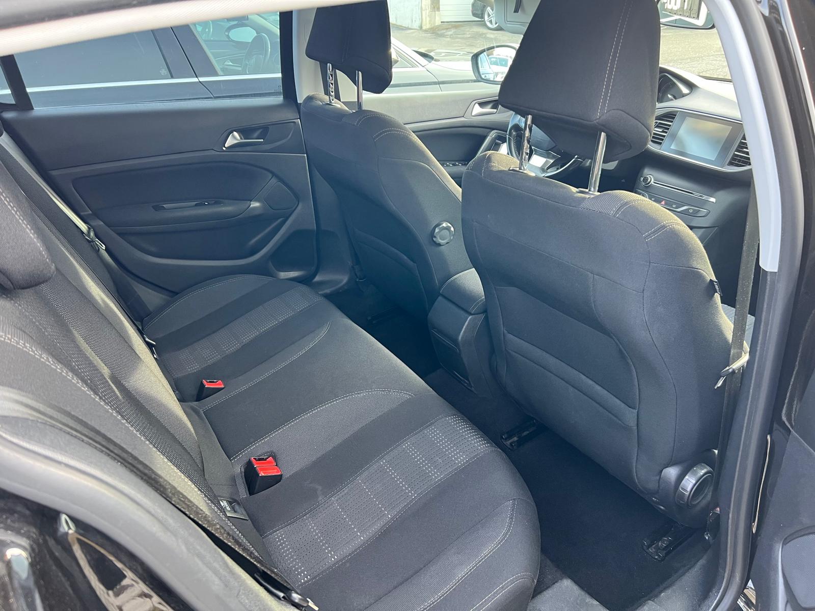 PEUGEOT 308 1.2 THP Allure-image-11