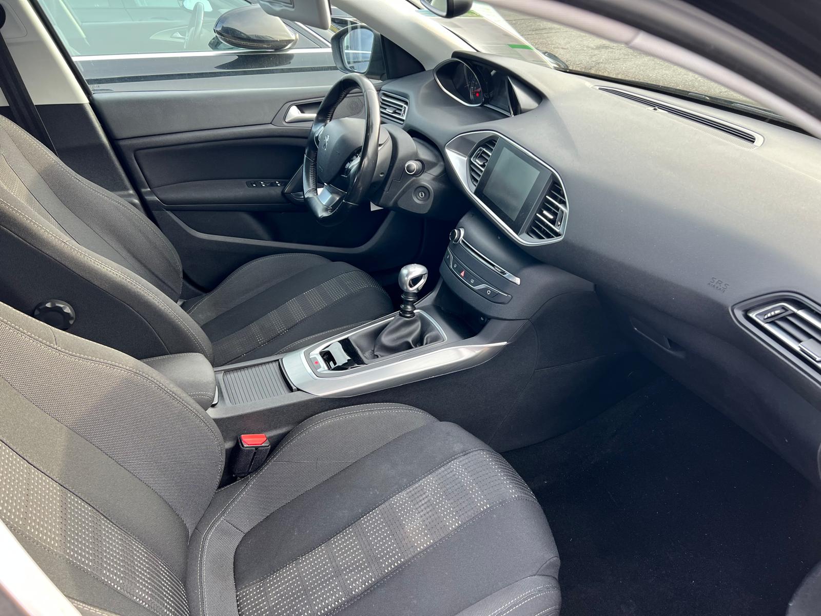 PEUGEOT 308 1.2 THP Allure-image-5