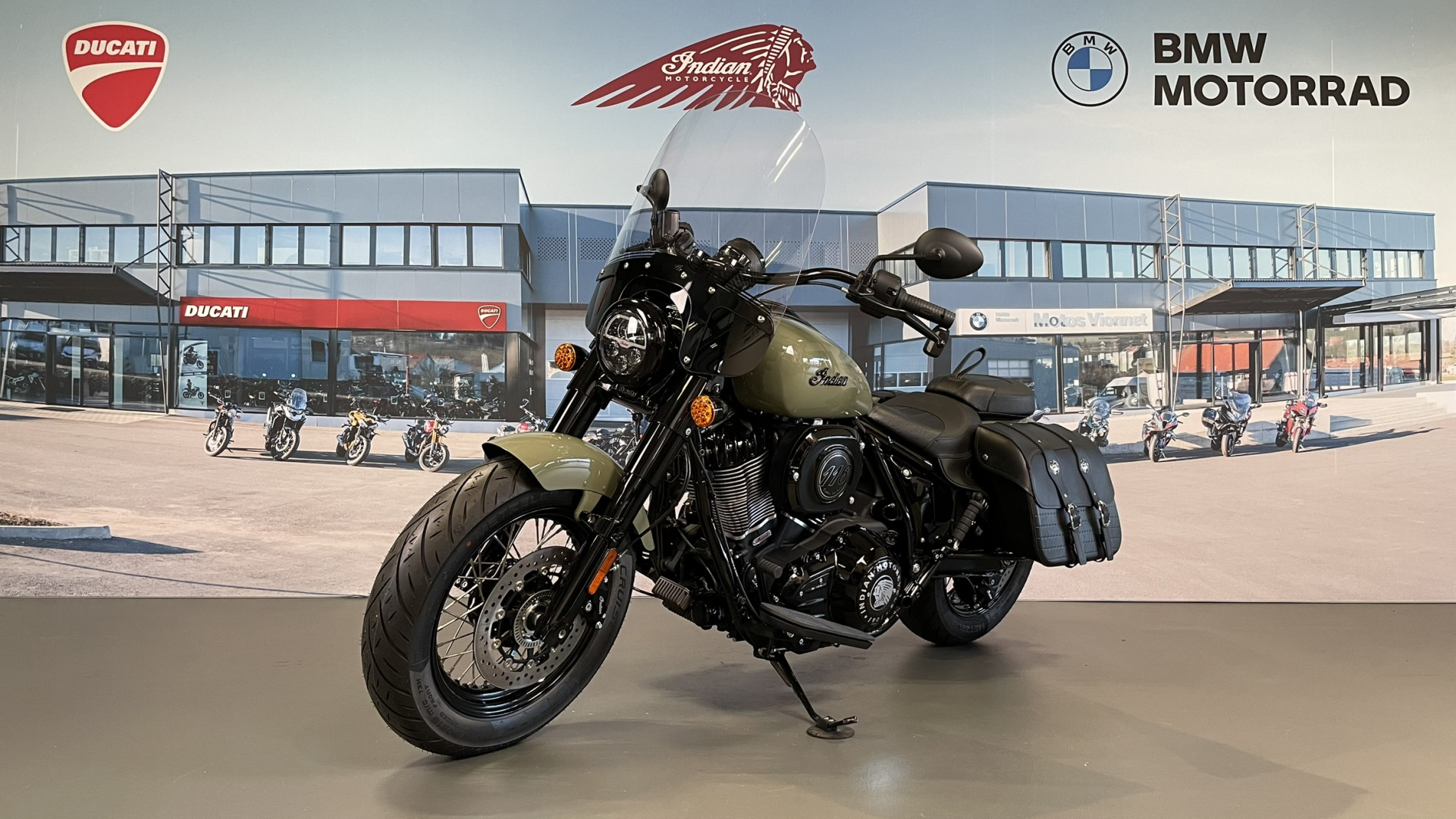 INDIAN Super Chief Dark Horse-image-2