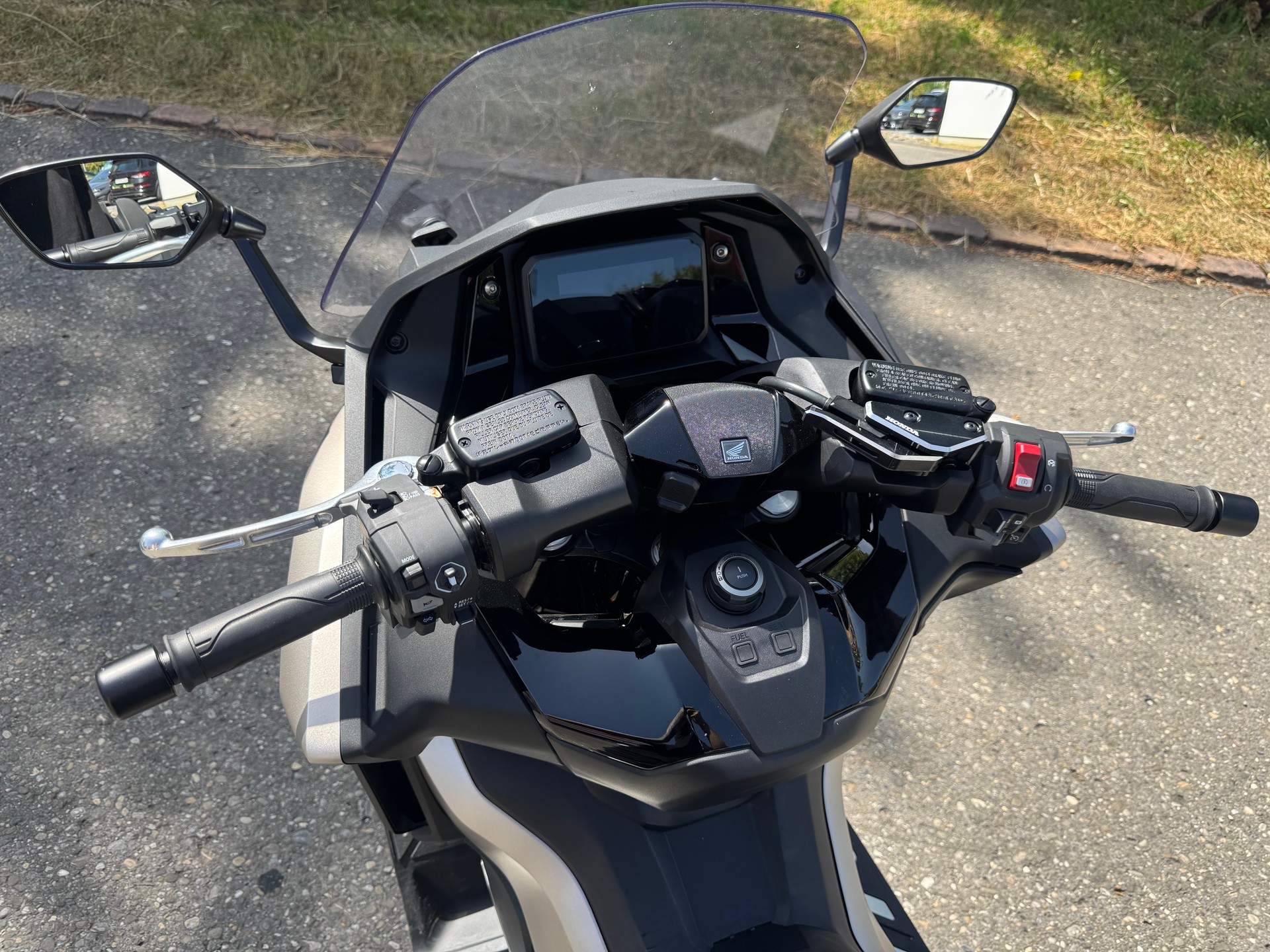 HONDA FORZA 750-image-11