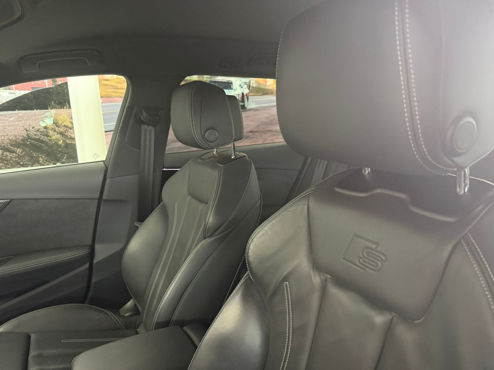 AUDI A4 Avant 40 TDI S line Attraction quattro S-tronic, 8-fach bereift-image-14