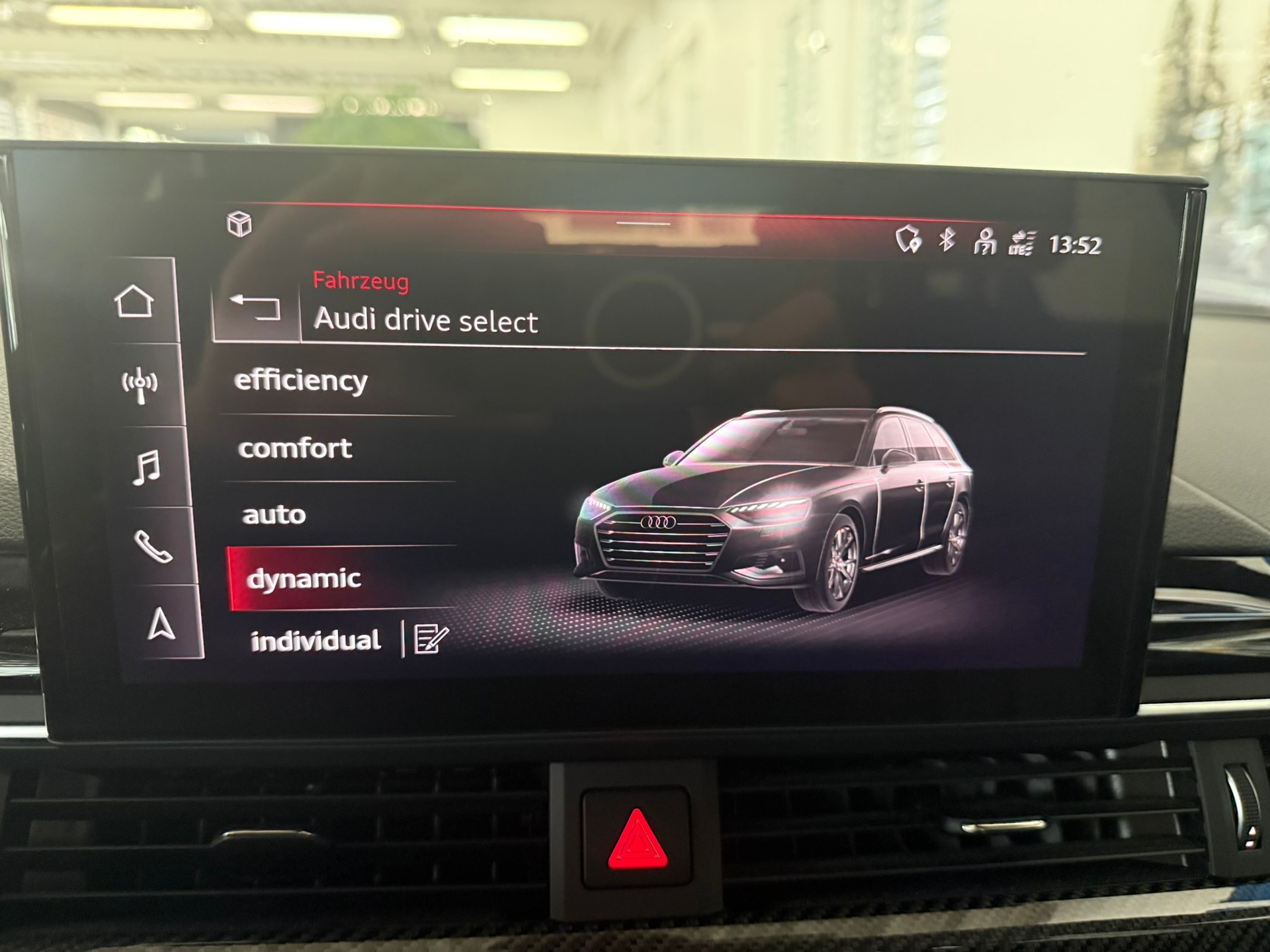 AUDI A4 Avant 40 TDI S line Attraction quattro S-tronic, 8-fach bereift-image-23