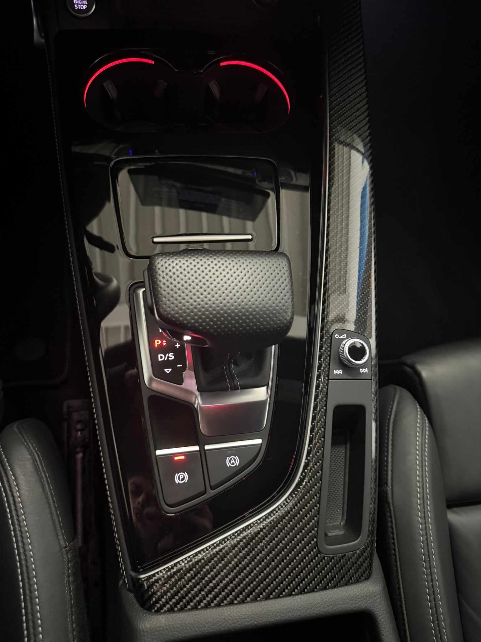AUDI A4 Avant 40 TDI S line Attraction quattro S-tronic, 8-fach bereift-image-19
