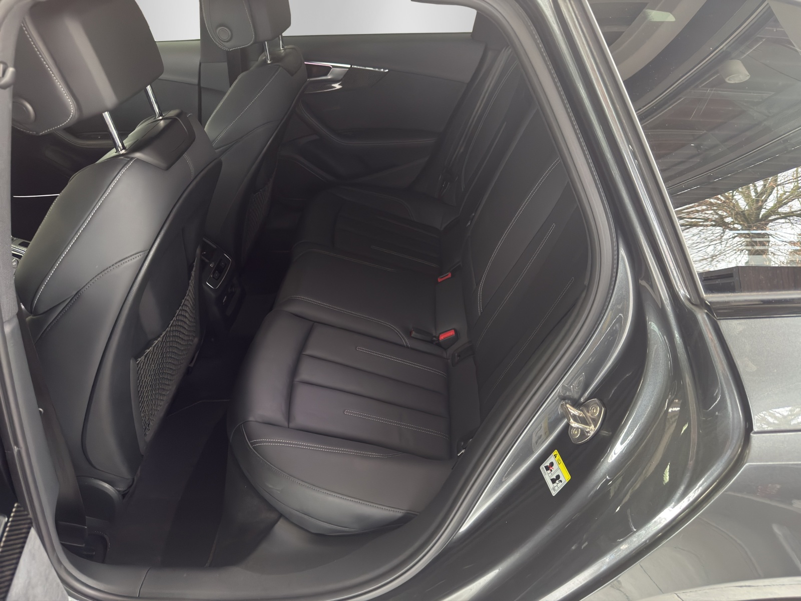 AUDI A4 Avant 40 TDI S line Attraction quattro S-tronic, 8-fach bereift-image-9
