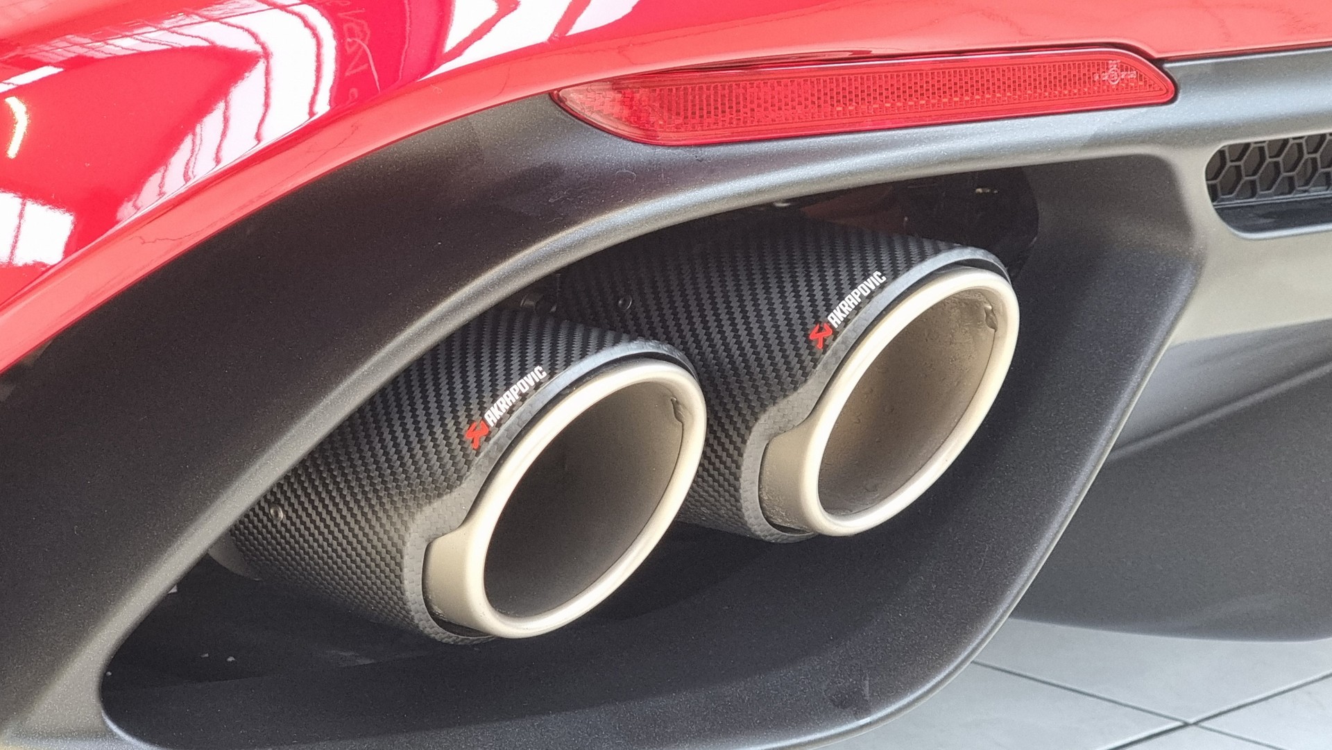 ALFA ROMEO Giulia 2.9 V6 Biturbo Quadrifoglio Competizione-image-8