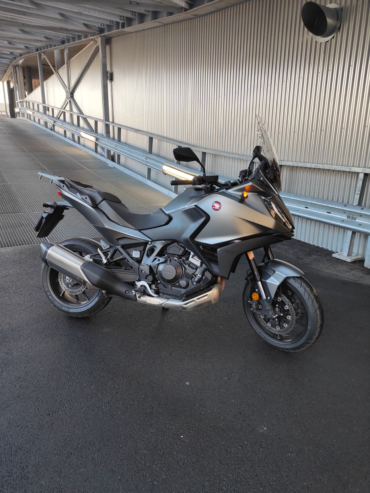 HONDA NT 1100-image-1