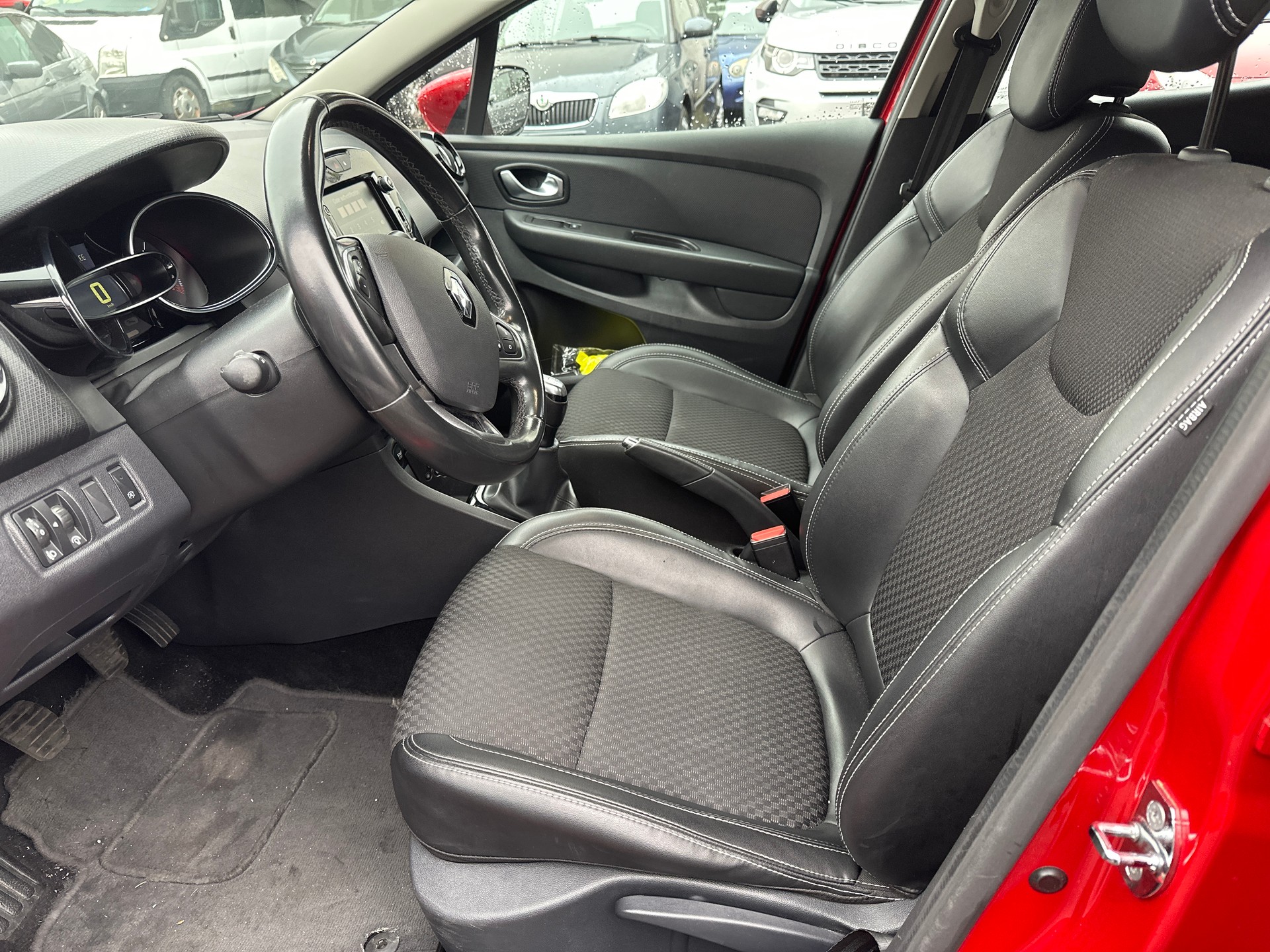 RENAULT Clio 0.9 Intens-image-8